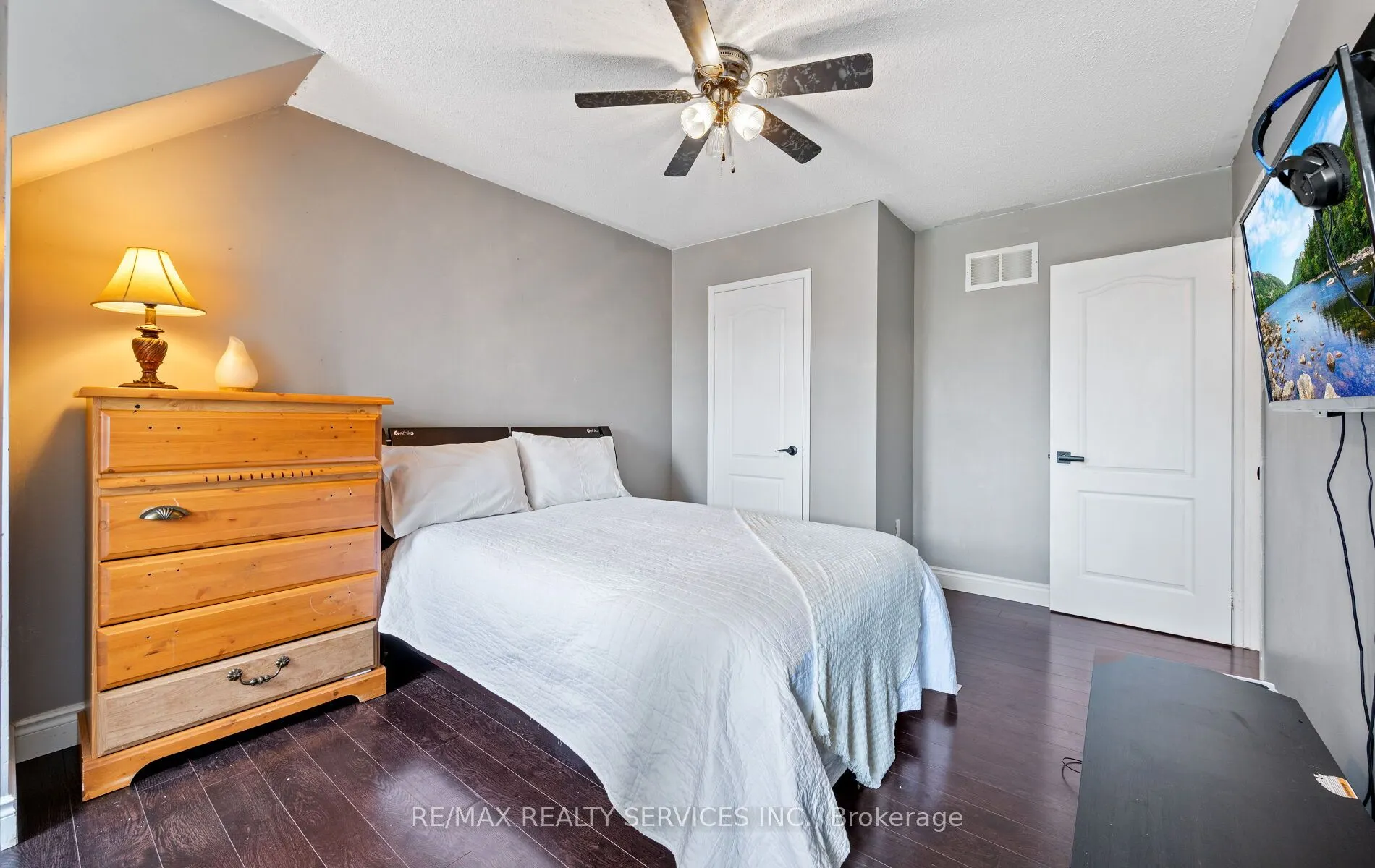 74 Earl Grey Crescent