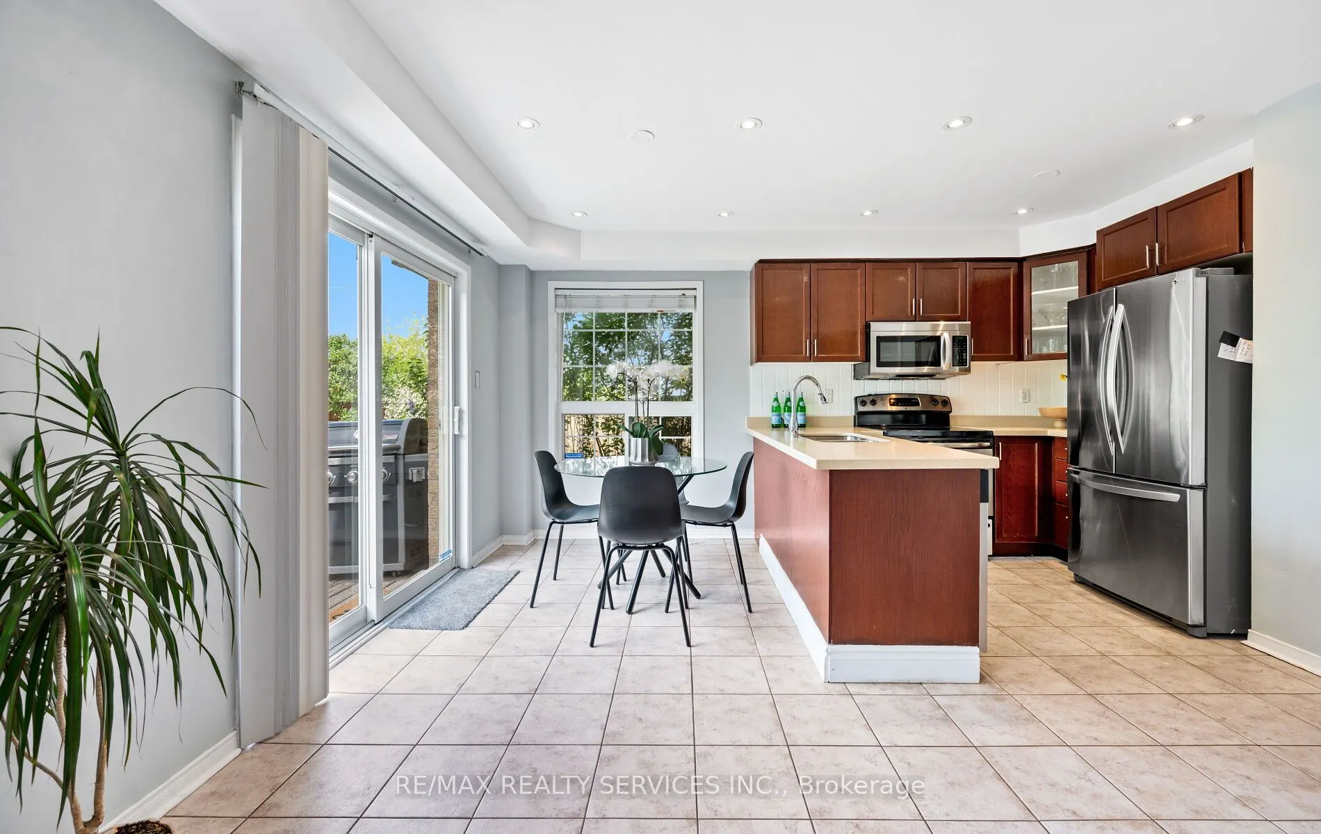 74 Earl Grey Crescent