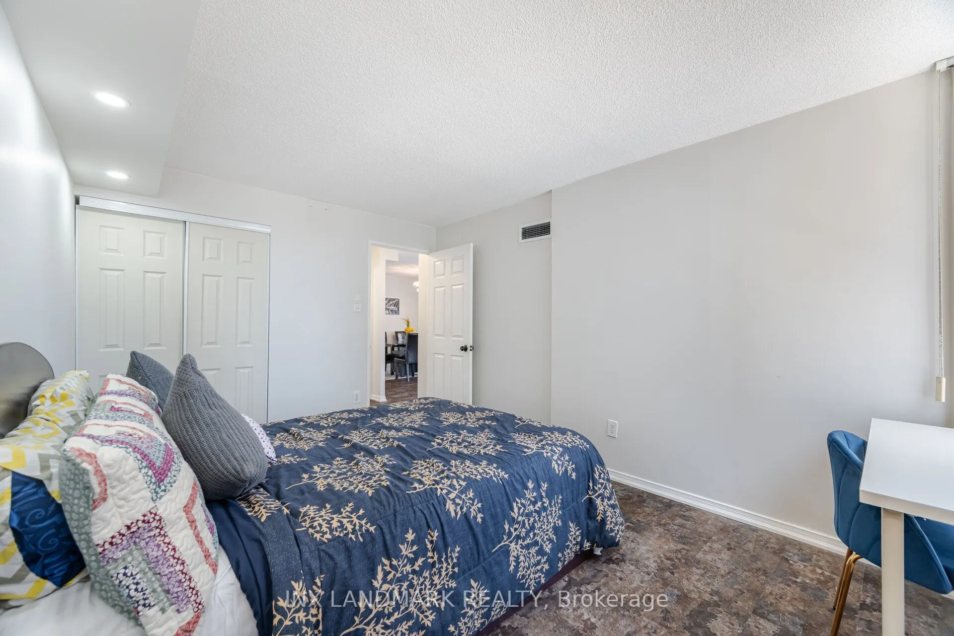 330 Rathburn Road W #2008