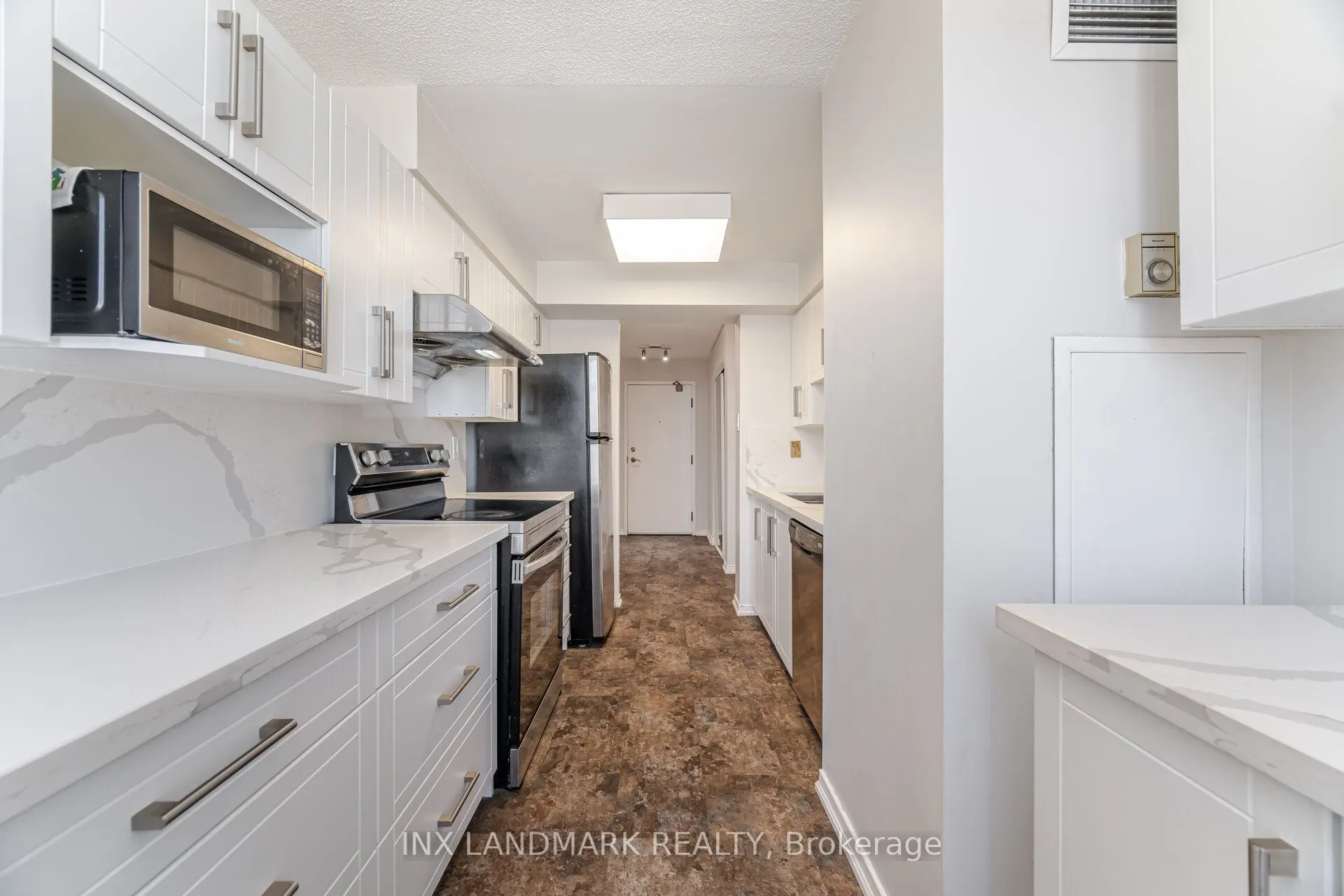 330 Rathburn Road W #2008
