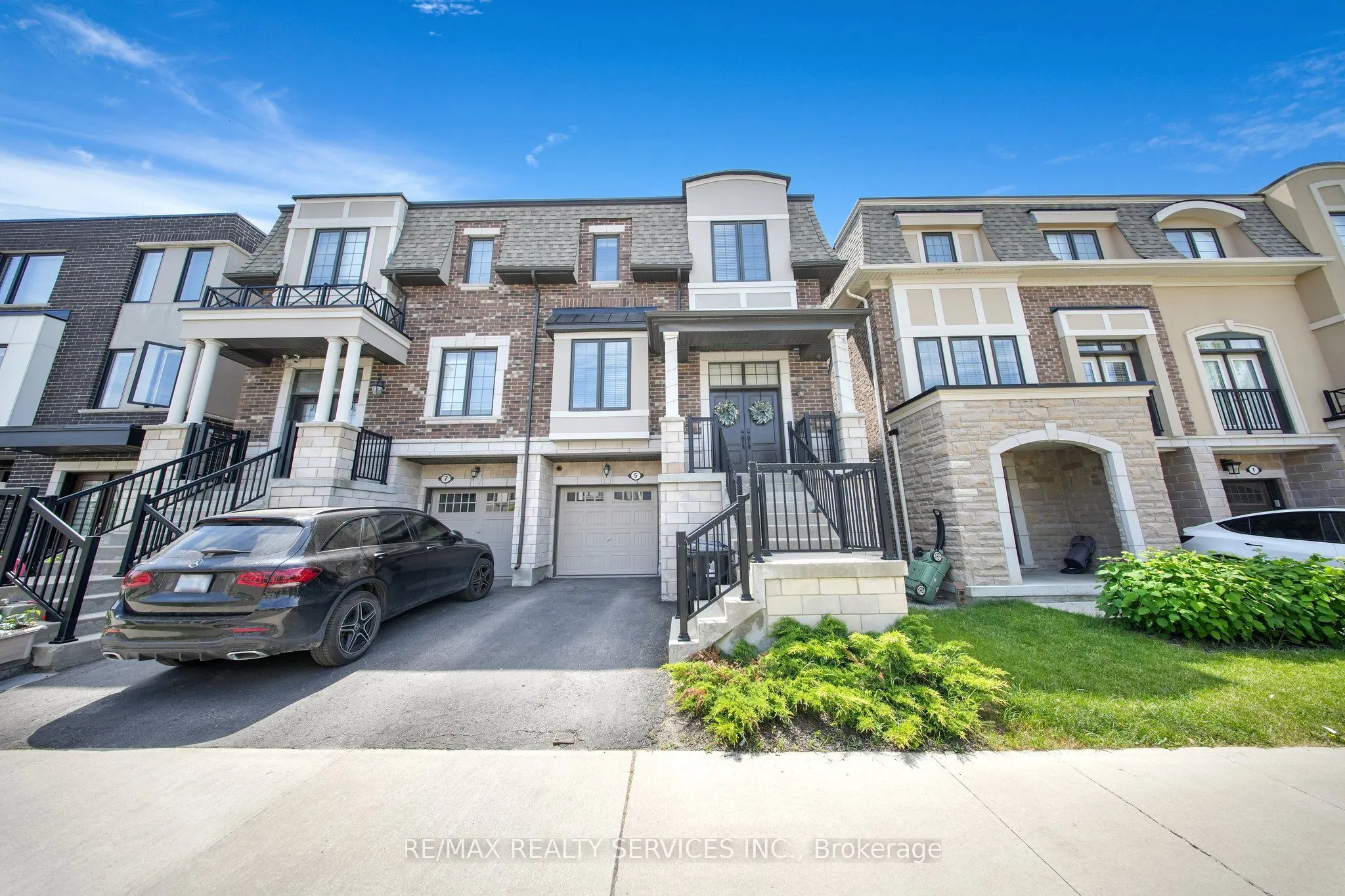 5 Vaudeville Drive