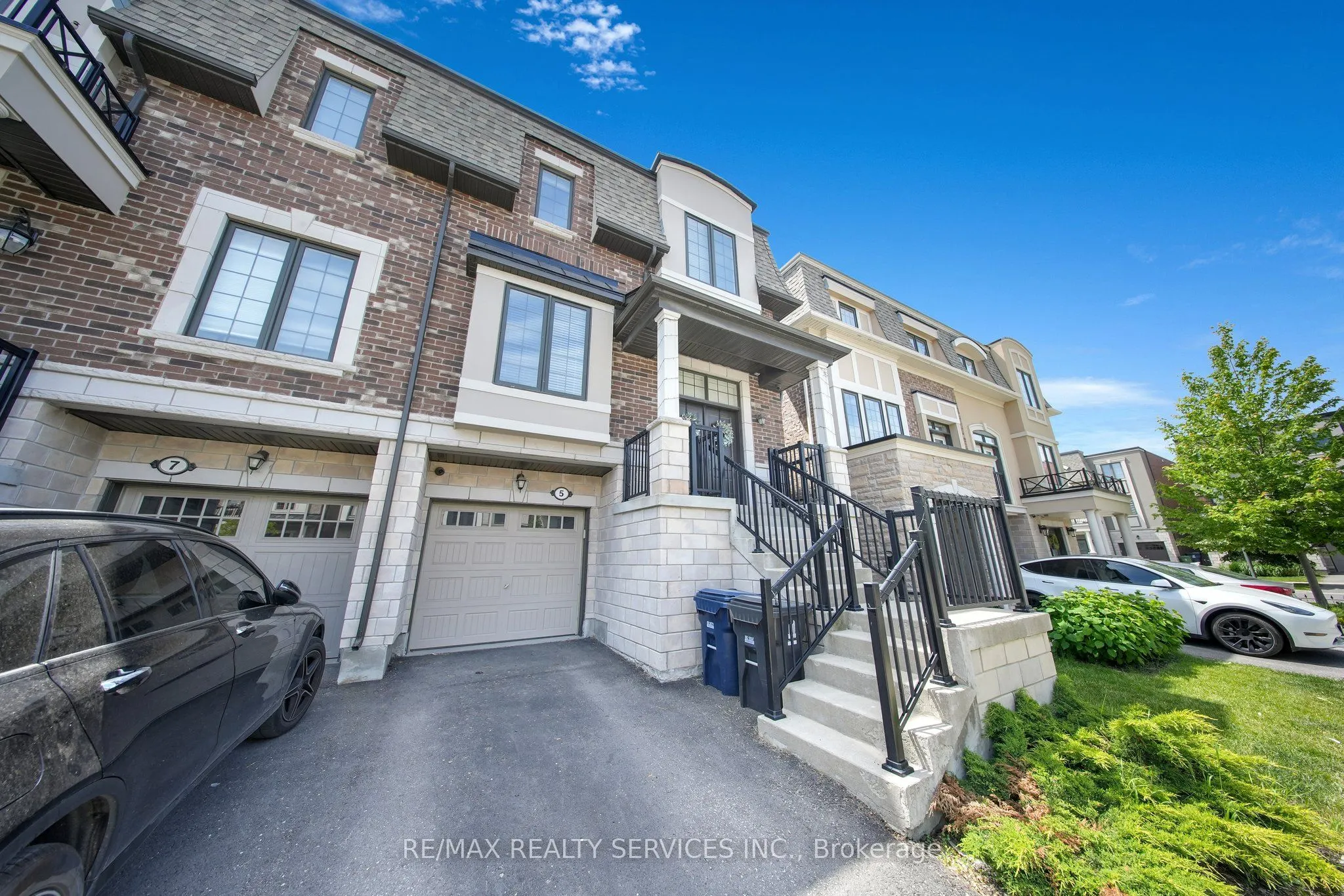 5 Vaudeville Drive