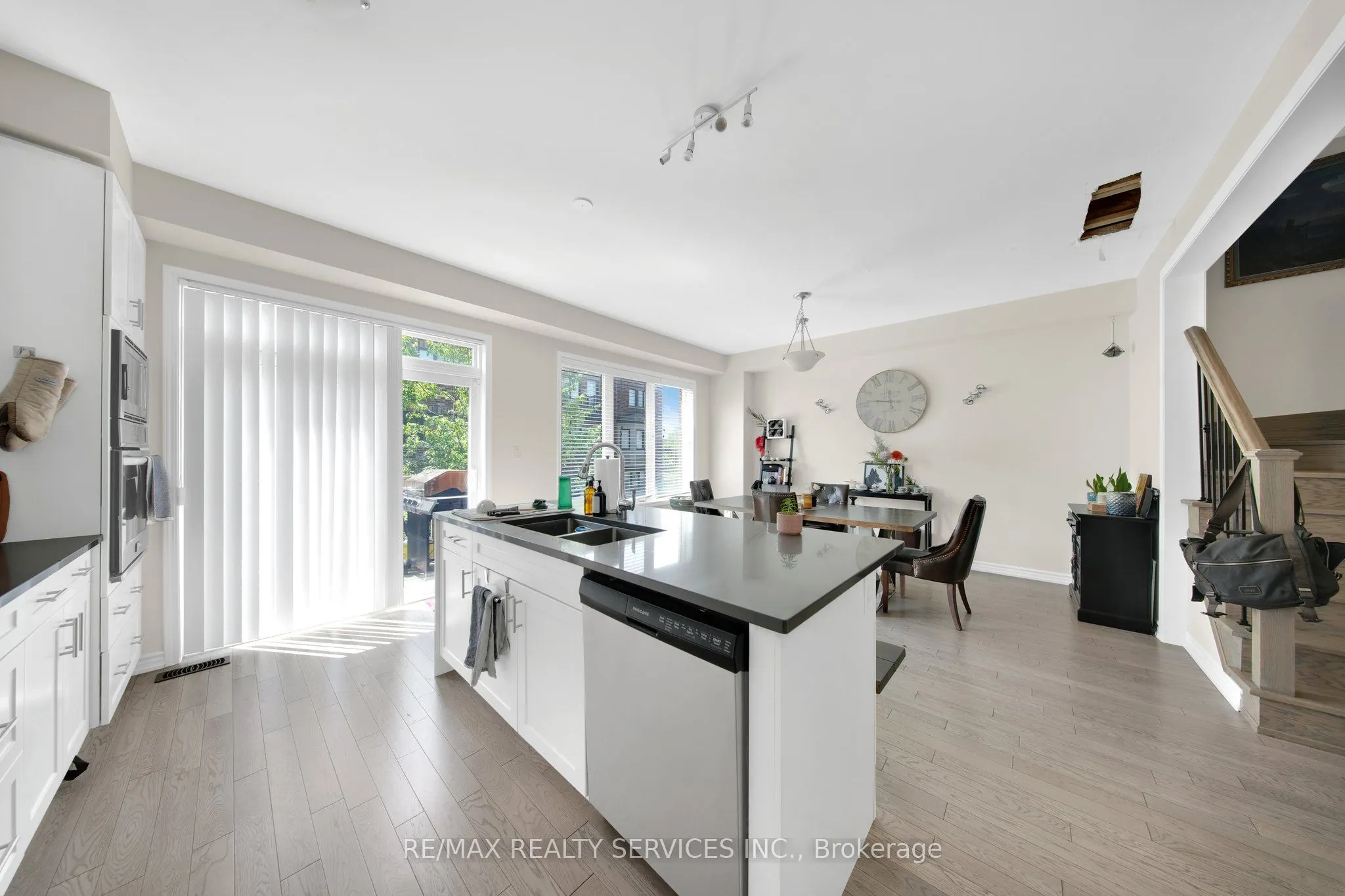 5 Vaudeville Drive