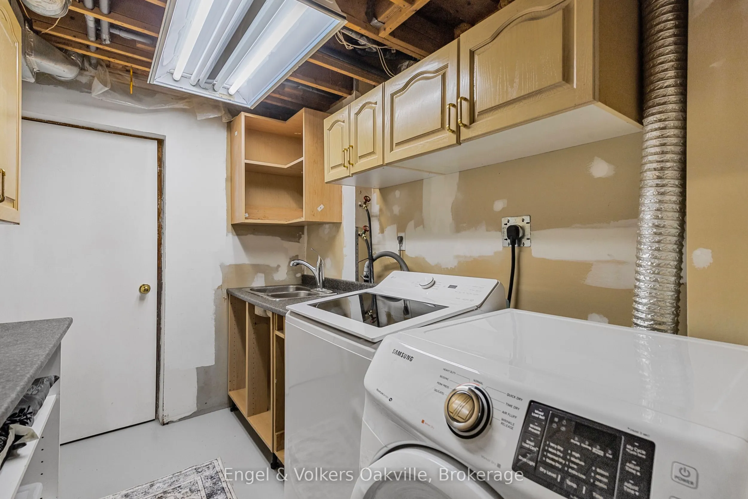 569 Phoebe Crescent