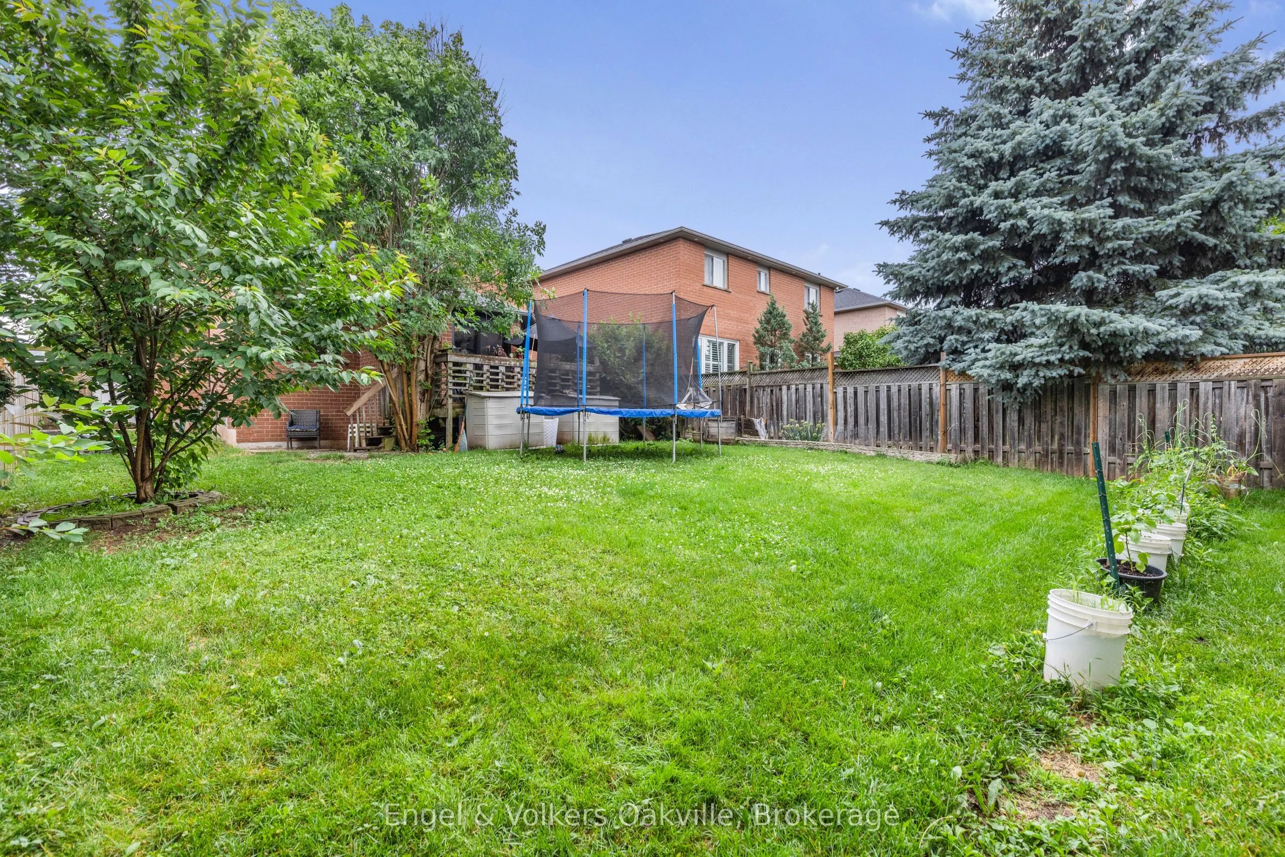 569 Phoebe Crescent