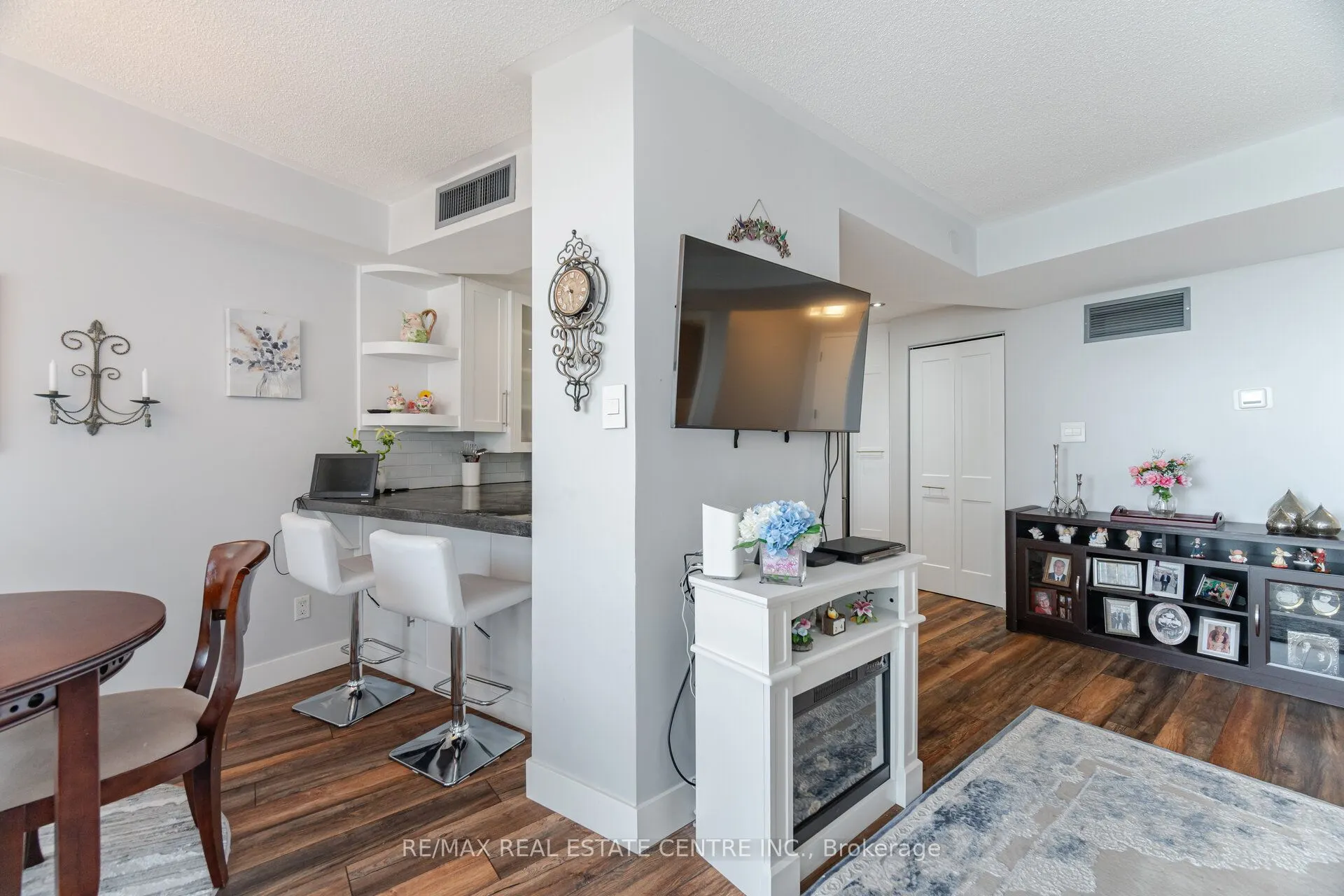 1360 Rathburn Road E, #705