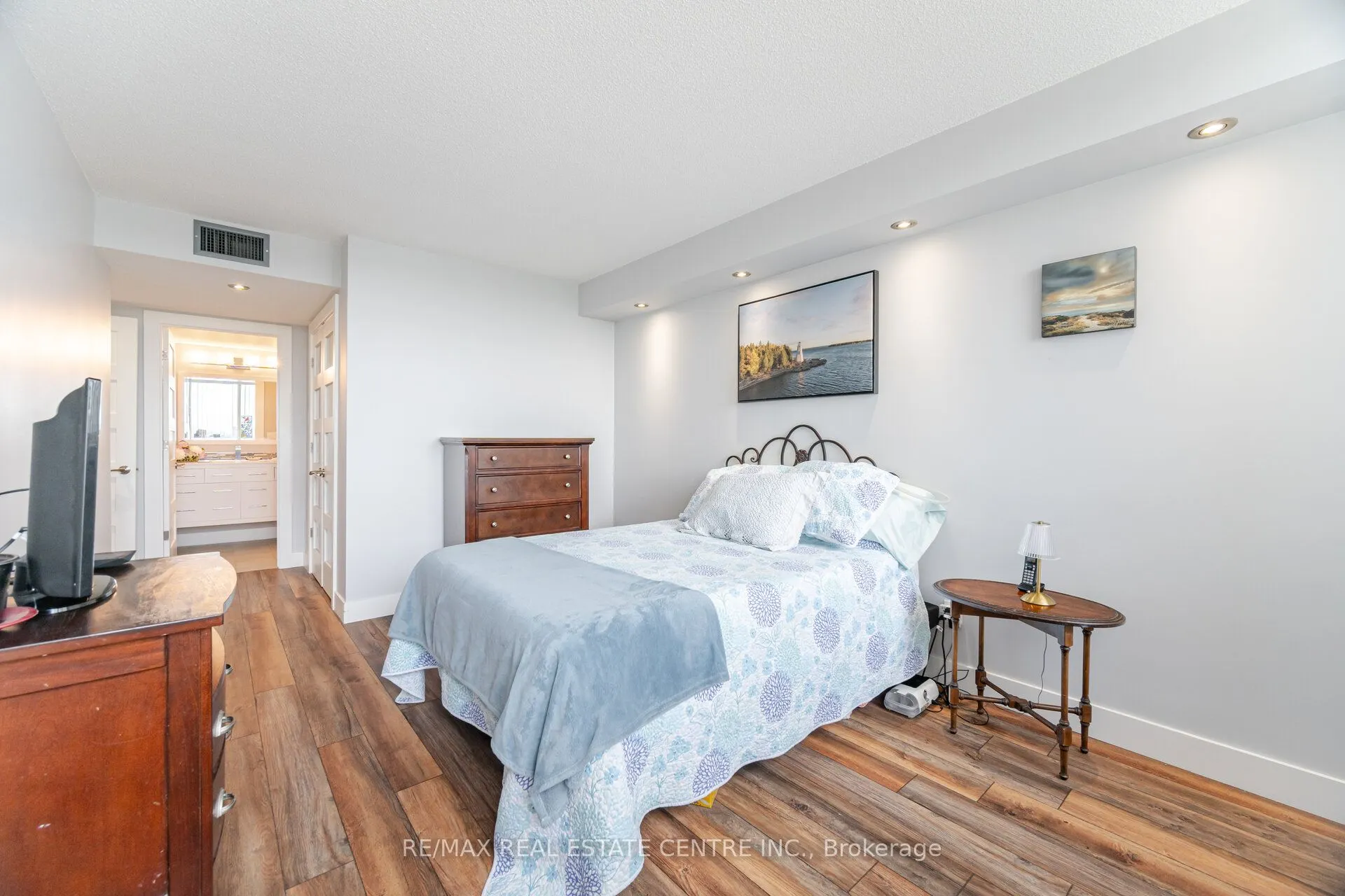 1360 Rathburn Road E, #705