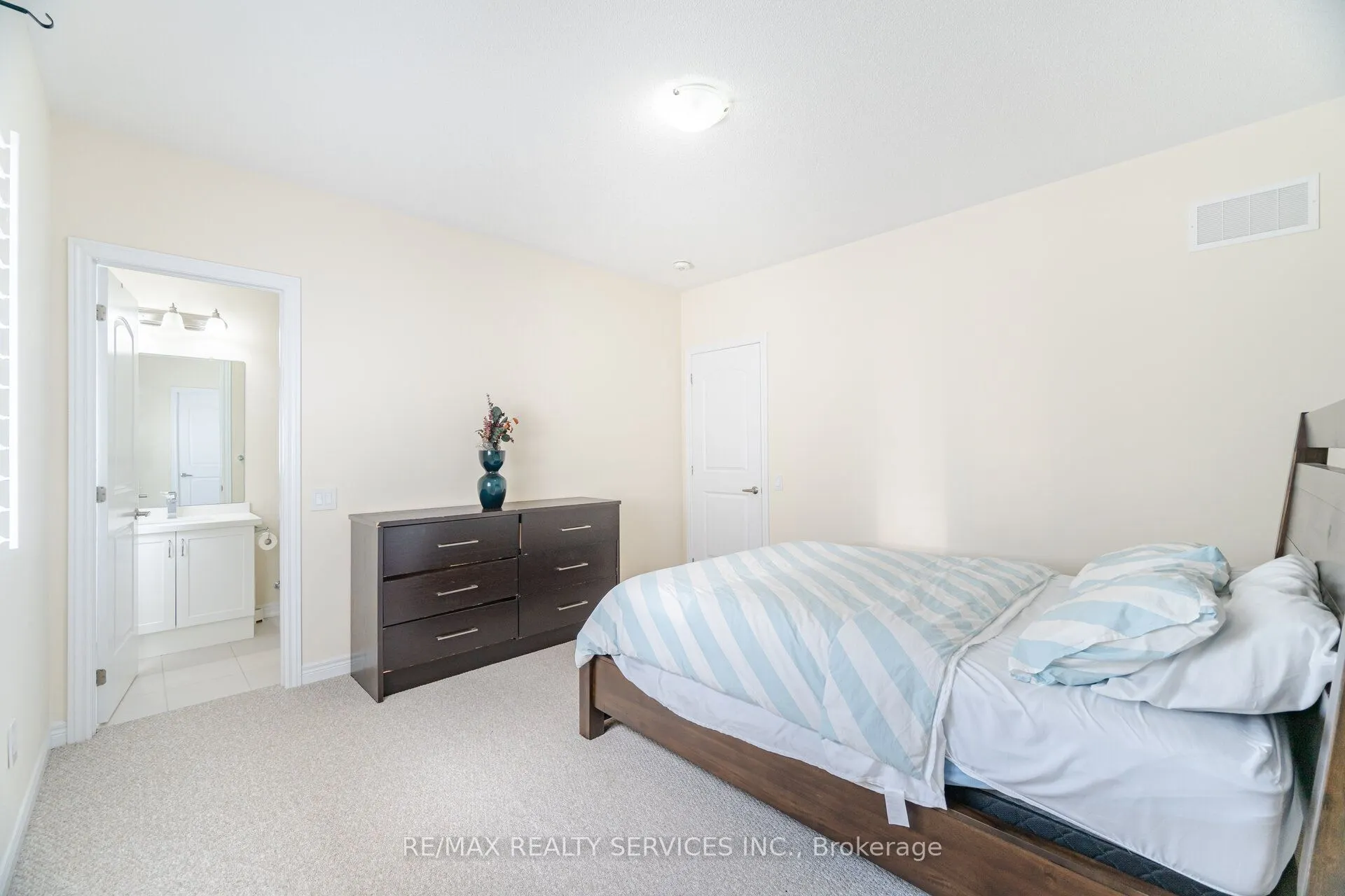 32 Albert Spencer Avenue