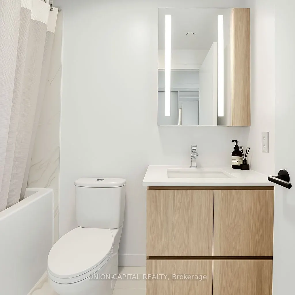 215 Lakeshore Road W, #530
