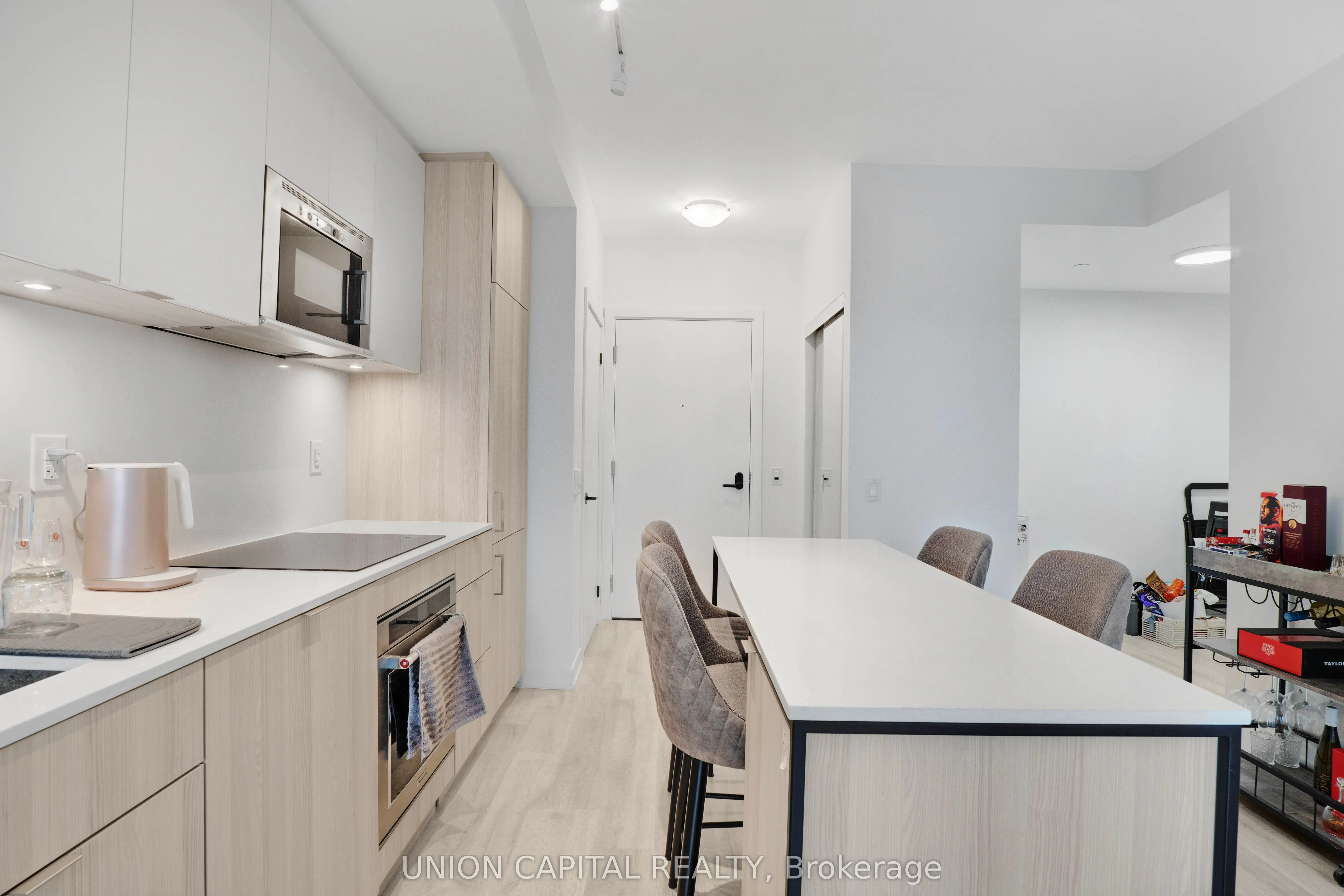 215 Lakeshore Road W, #530