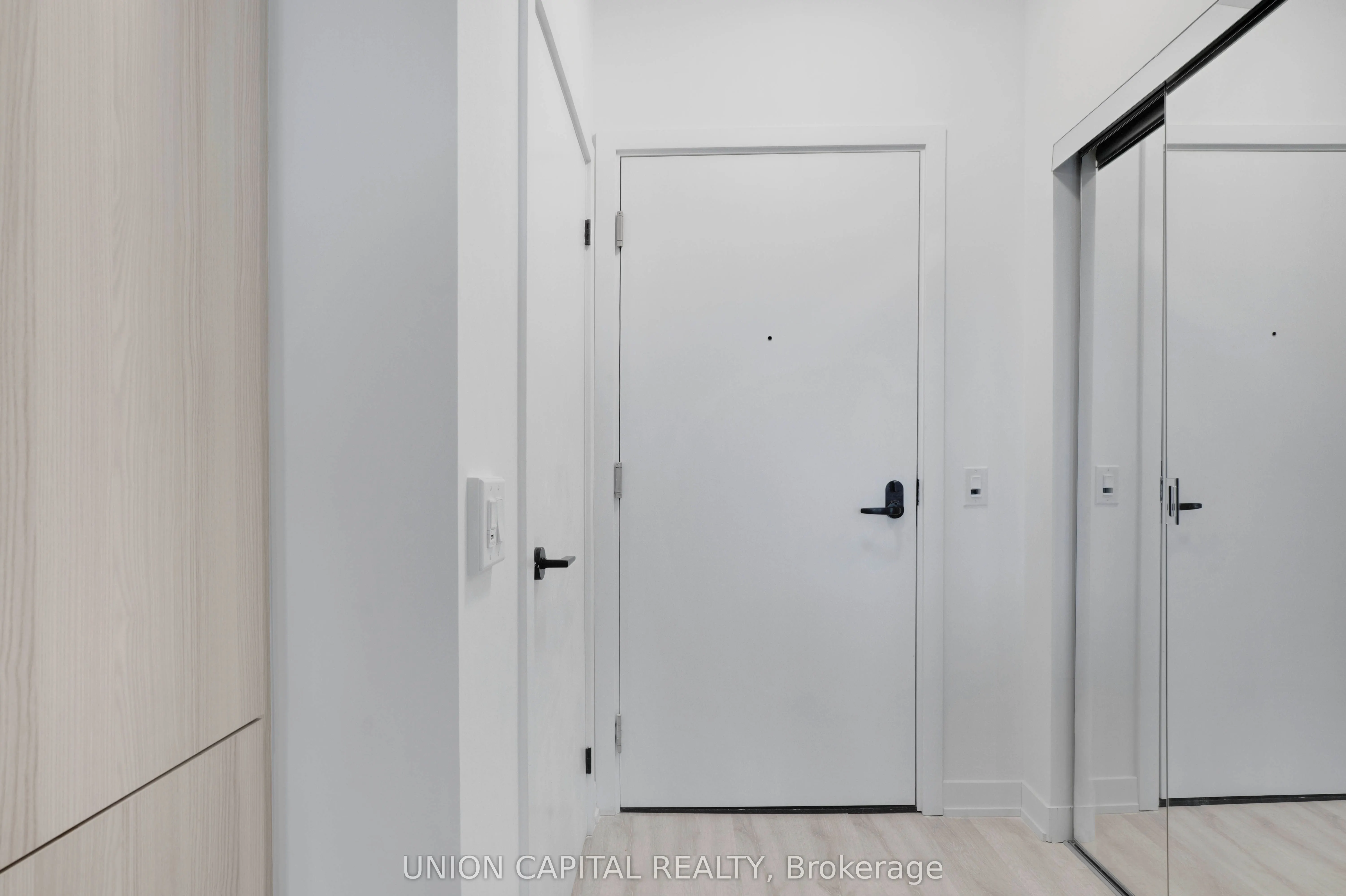 215 Lakeshore Road W, #530