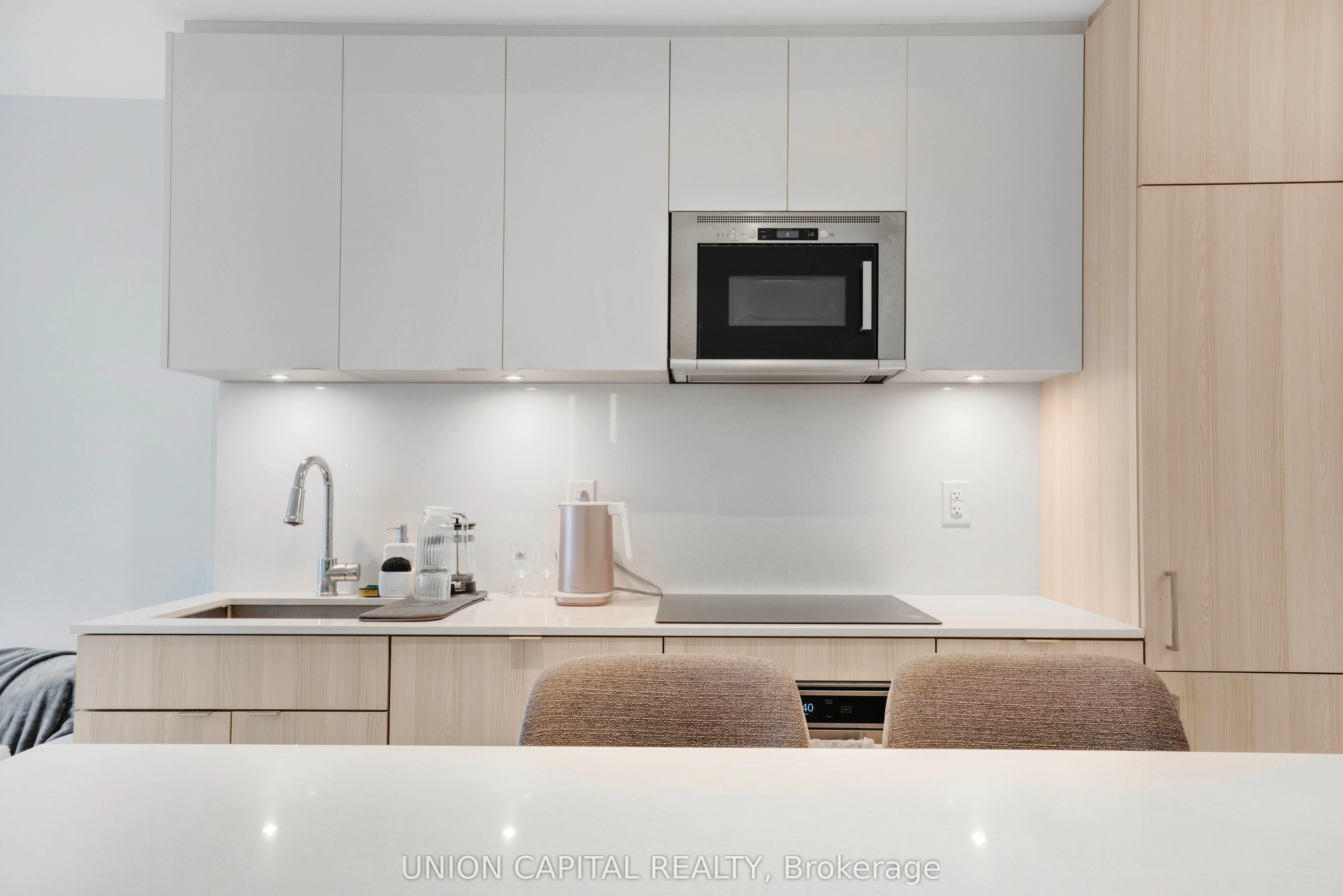 215 Lakeshore Road W, #530