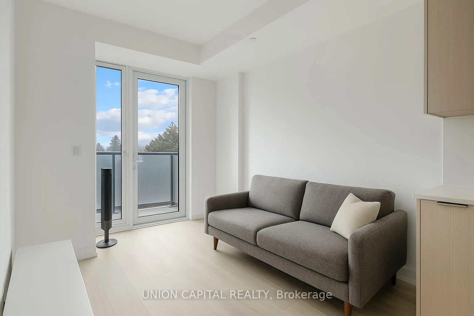 215 Lakeshore Road W, #530
