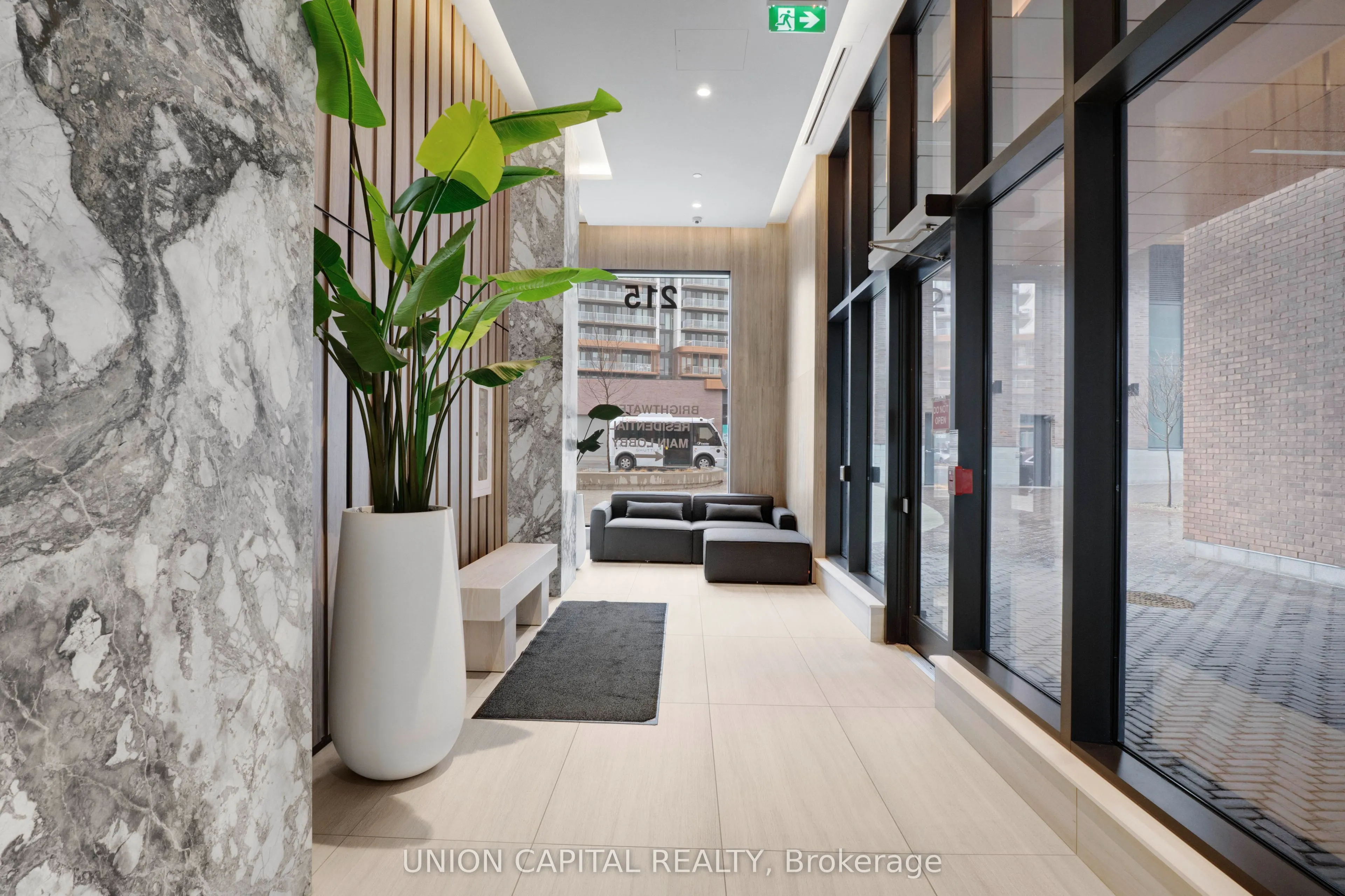 215 Lakeshore Road W, #530