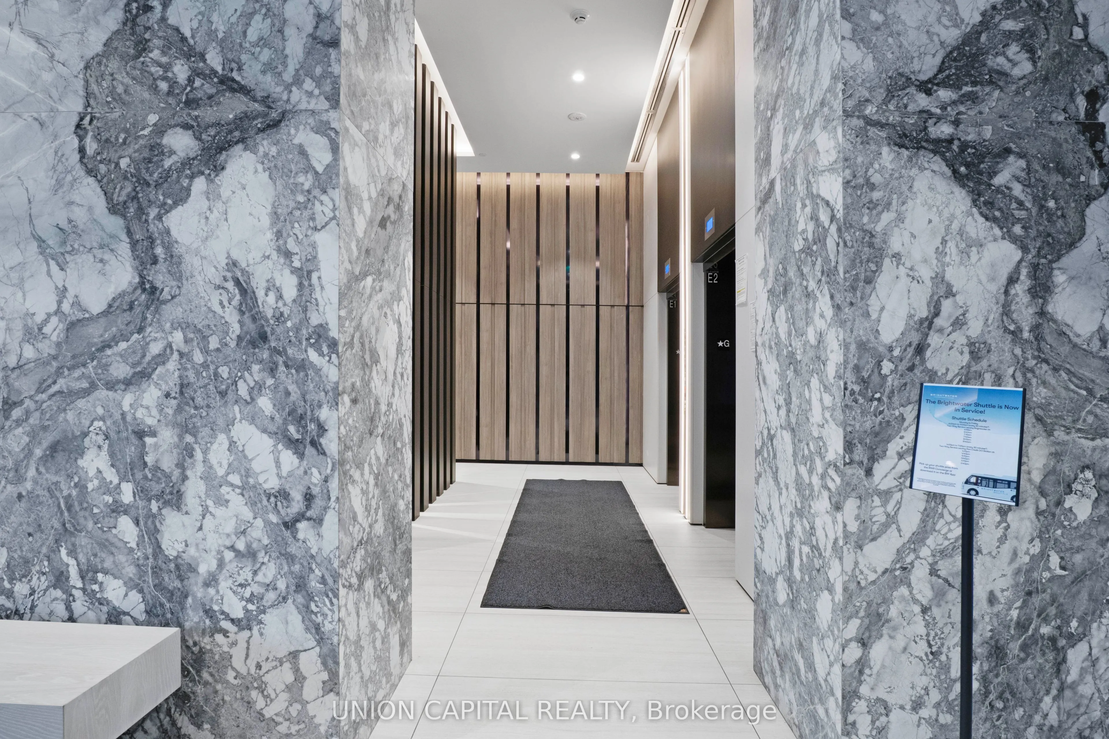 215 Lakeshore Road W, #530