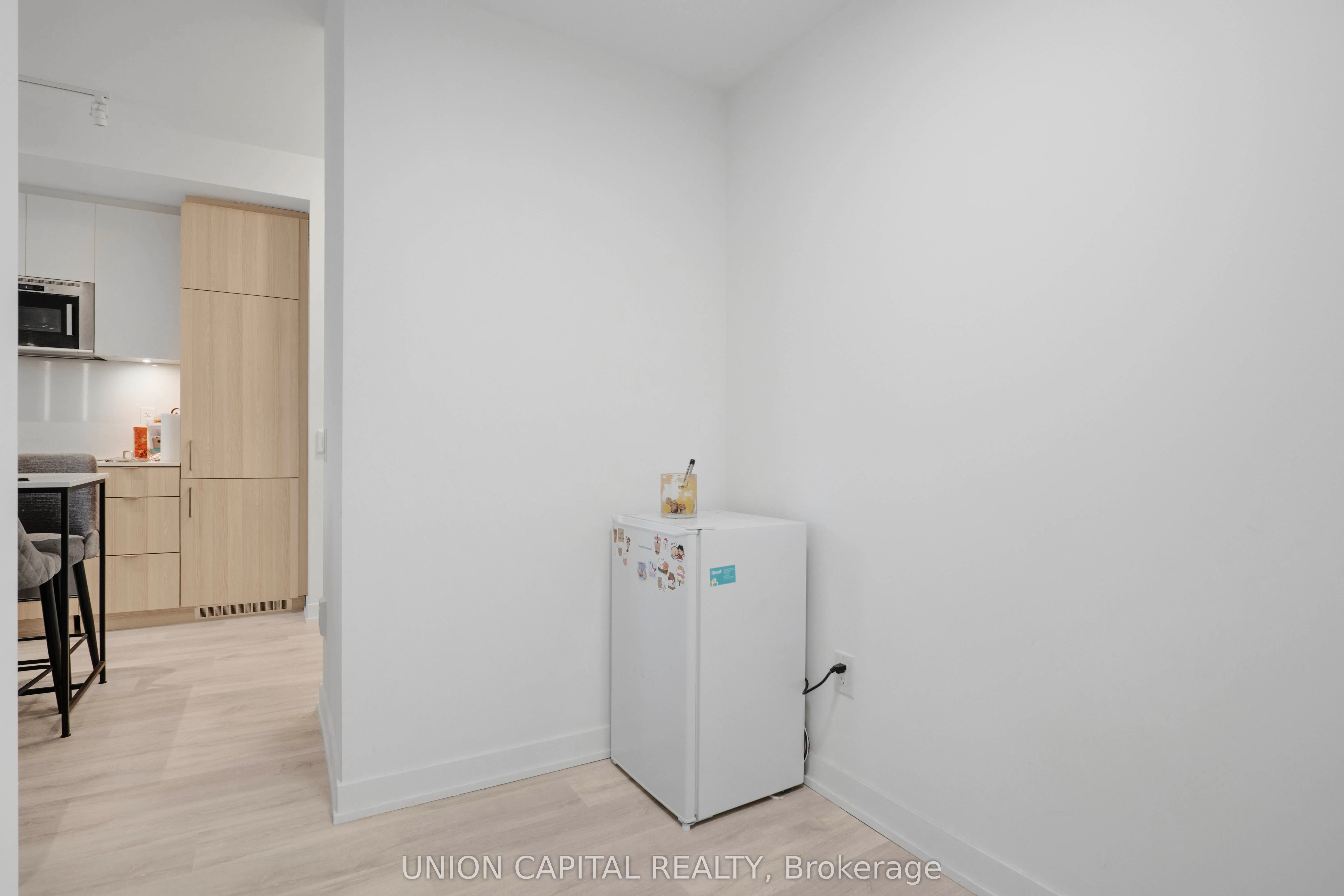215 Lakeshore Road W, #530