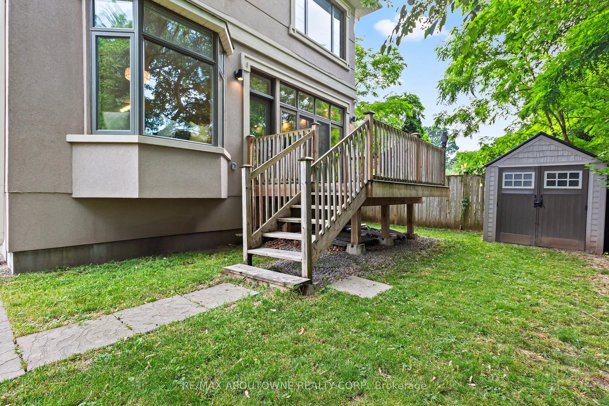 569 Wellington Crescent