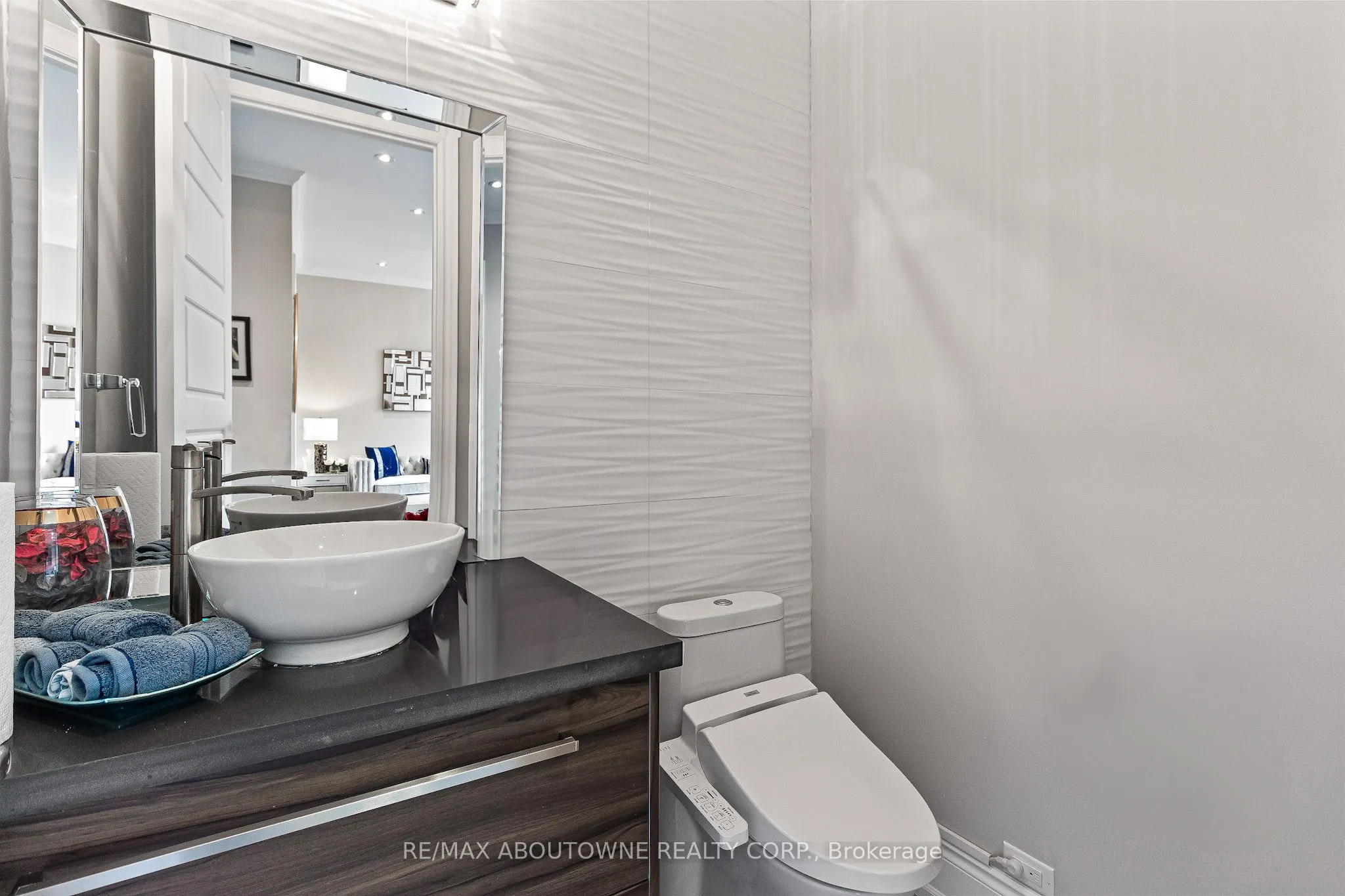 569 Wellington Crescent