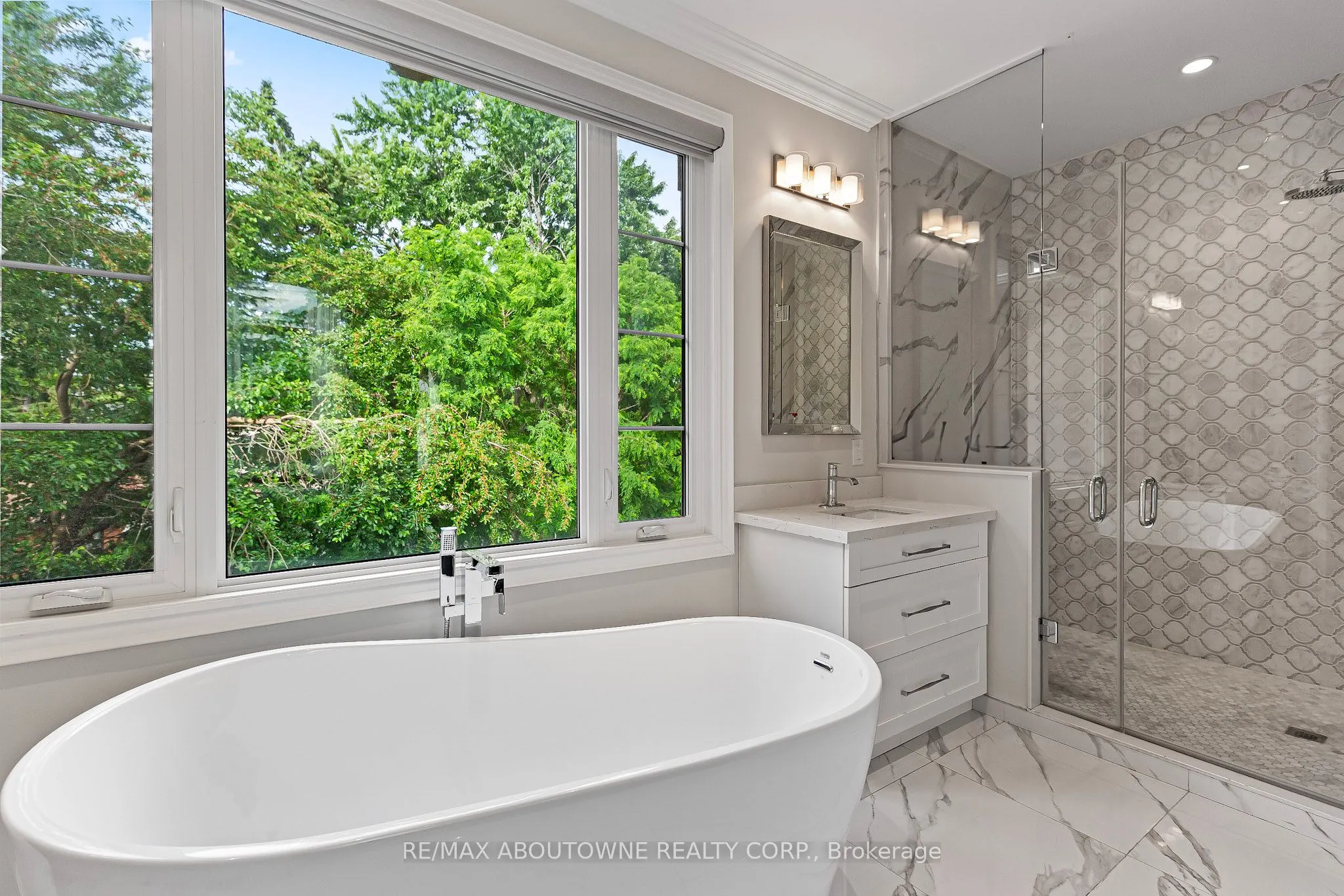 569 Wellington Crescent
