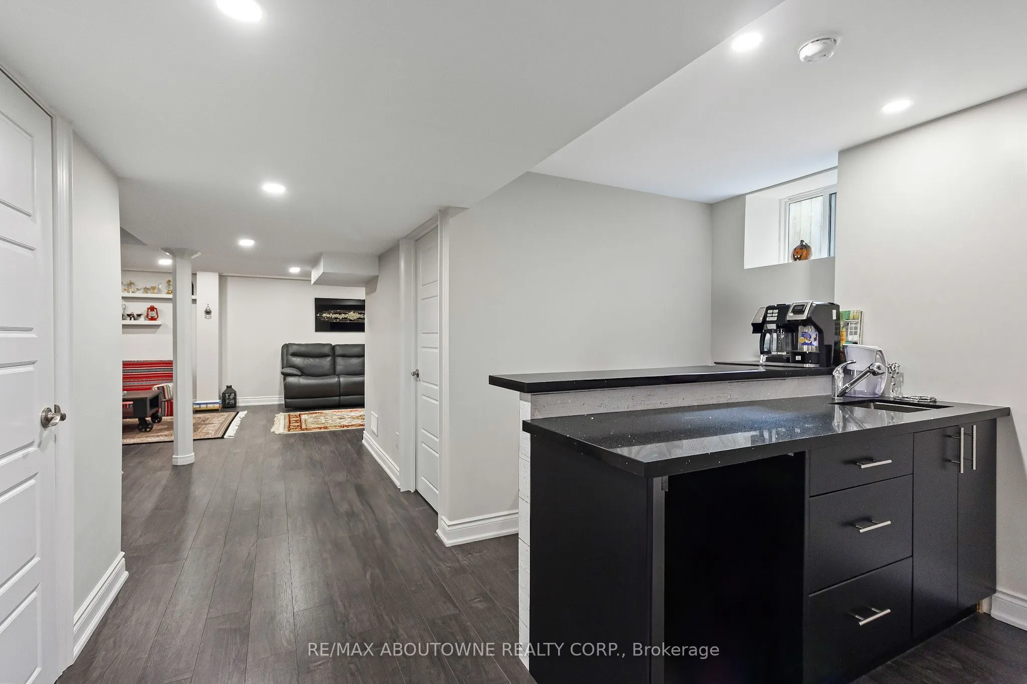 569 Wellington Crescent