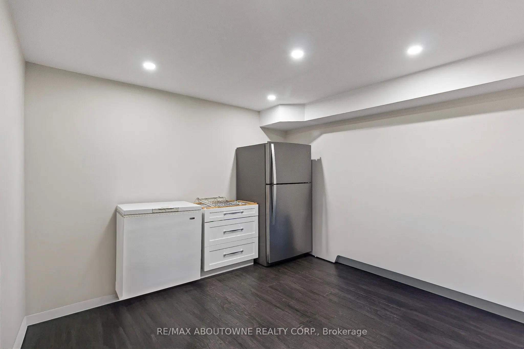 569 Wellington Crescent