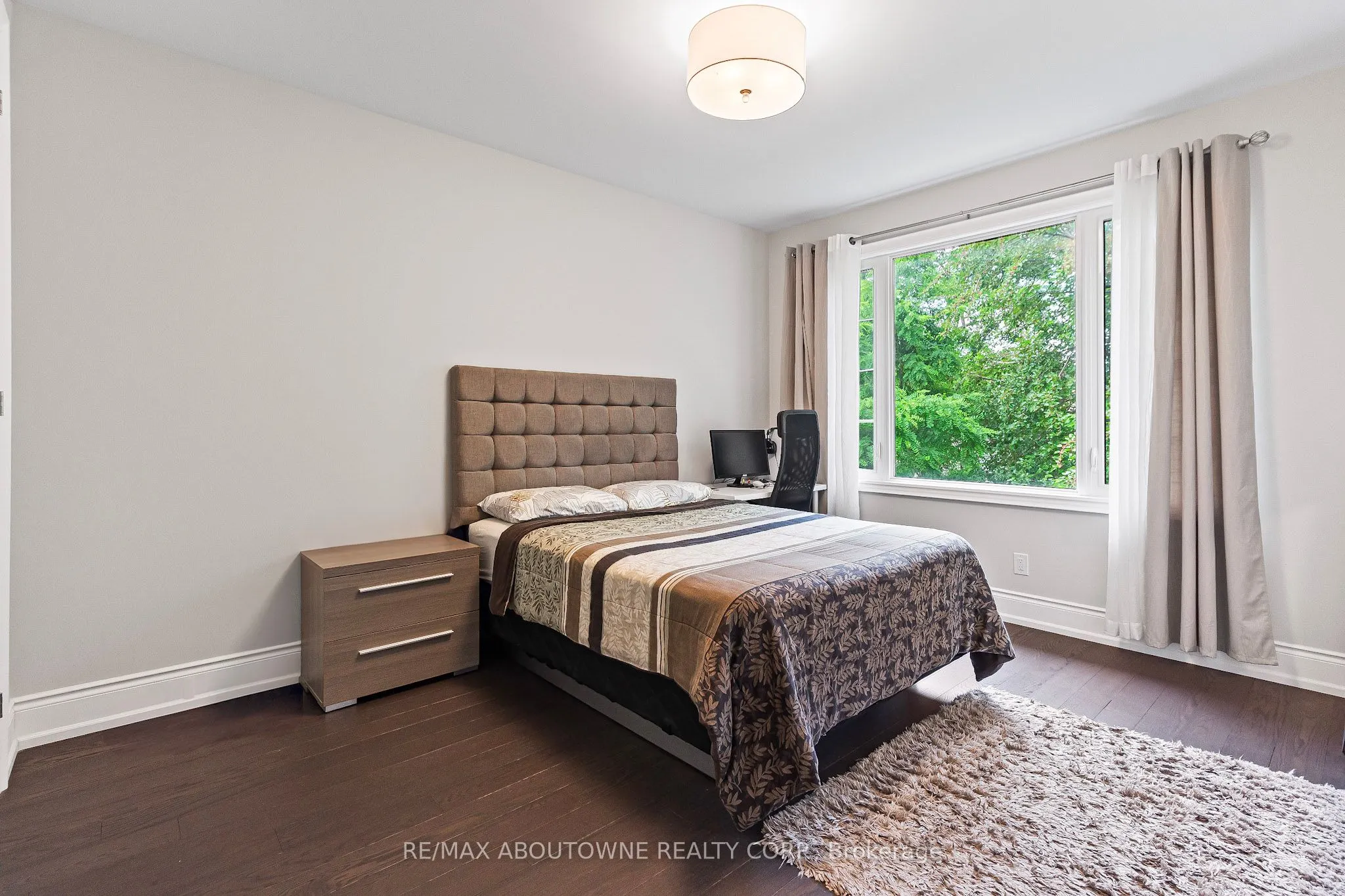 569 Wellington Crescent