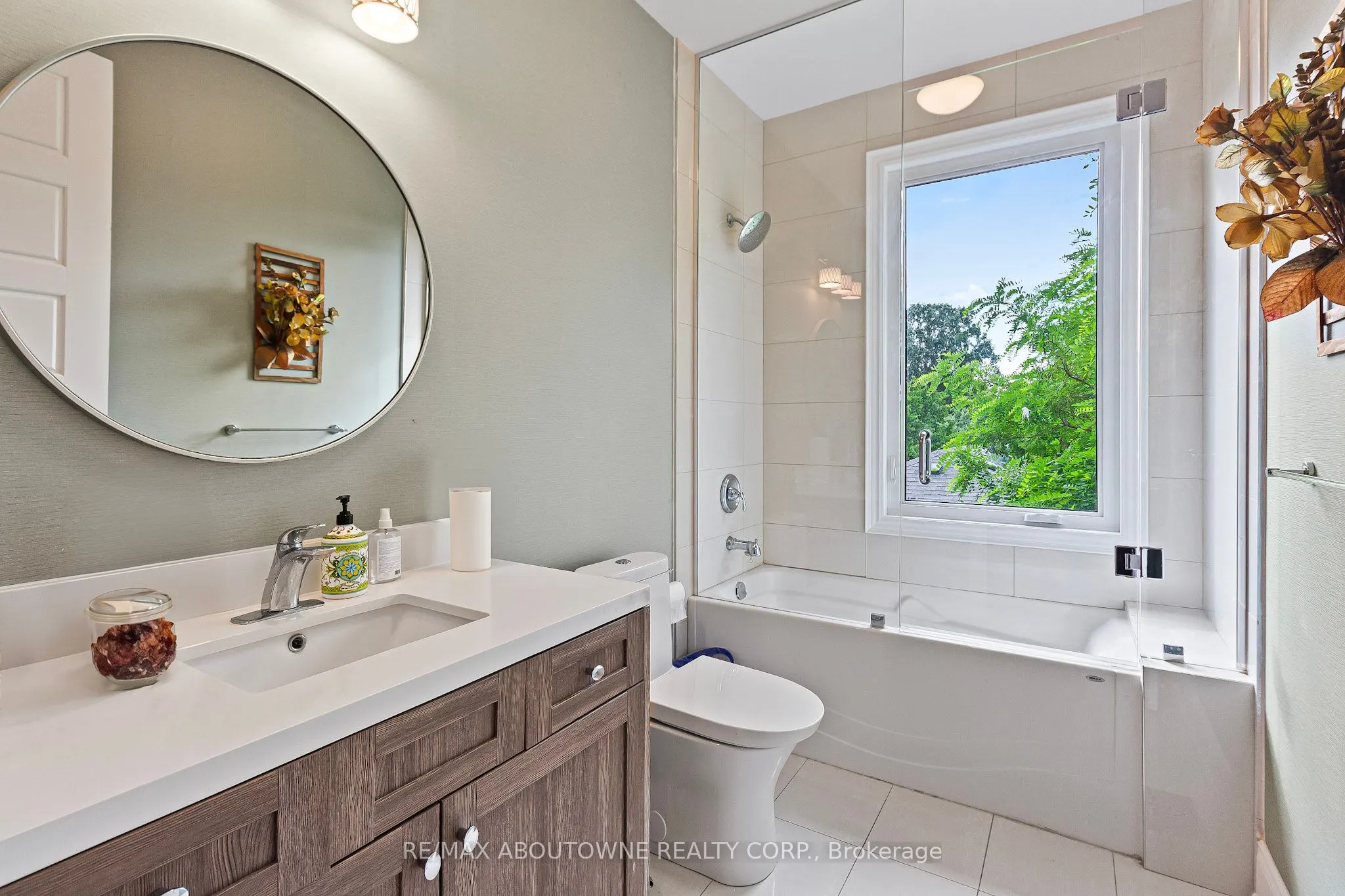 569 Wellington Crescent