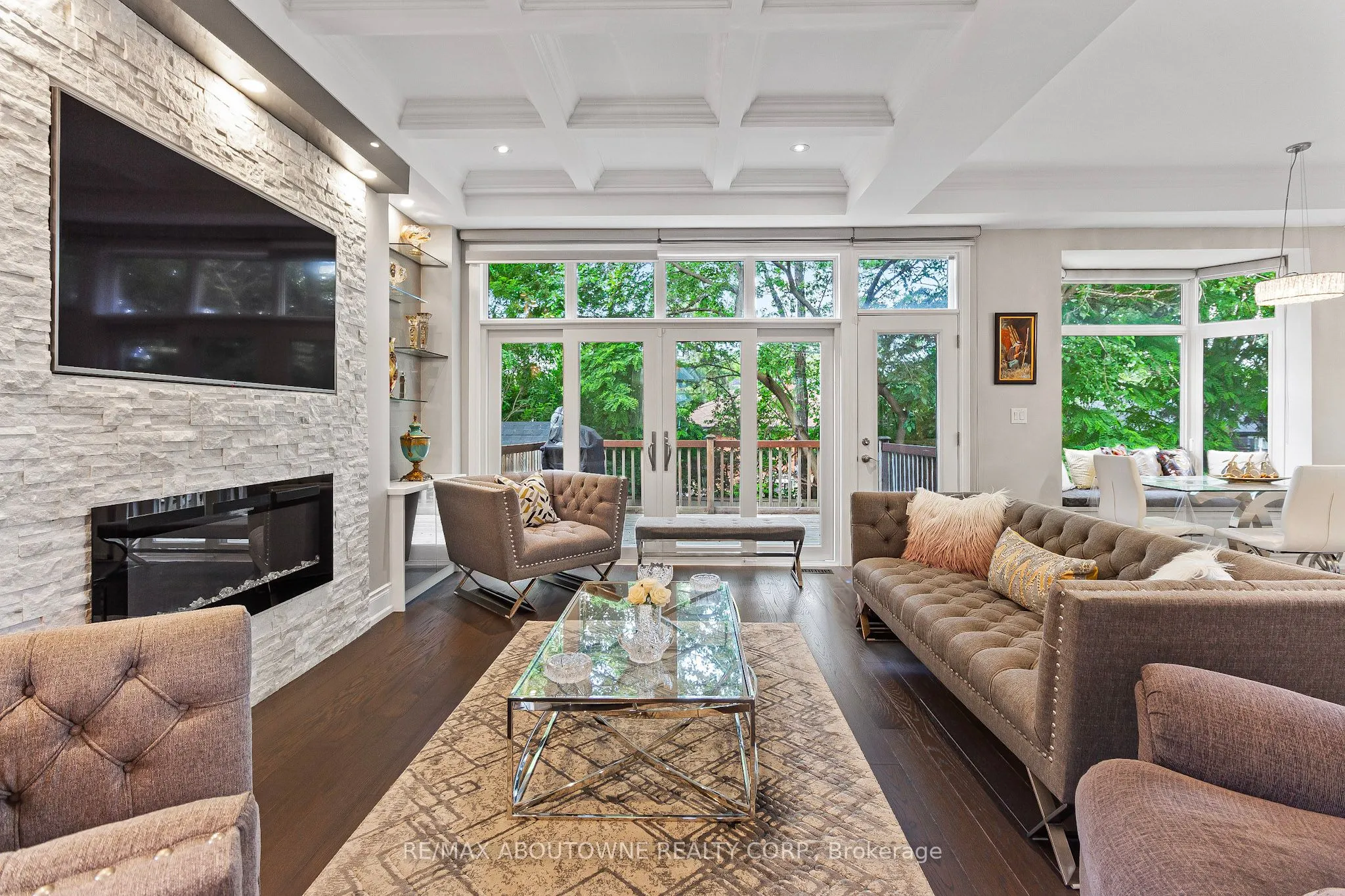 569 Wellington Crescent