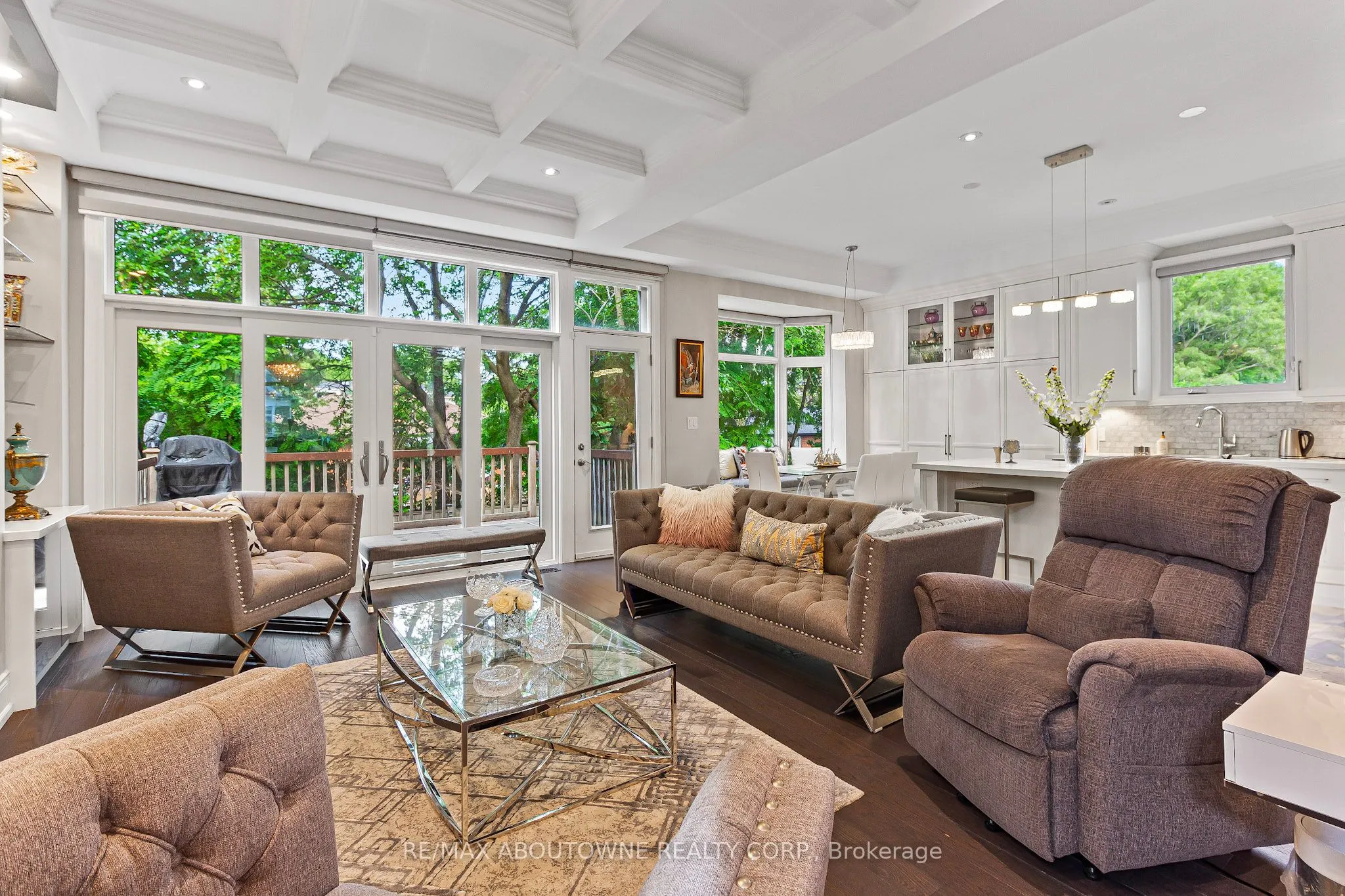 569 Wellington Crescent
