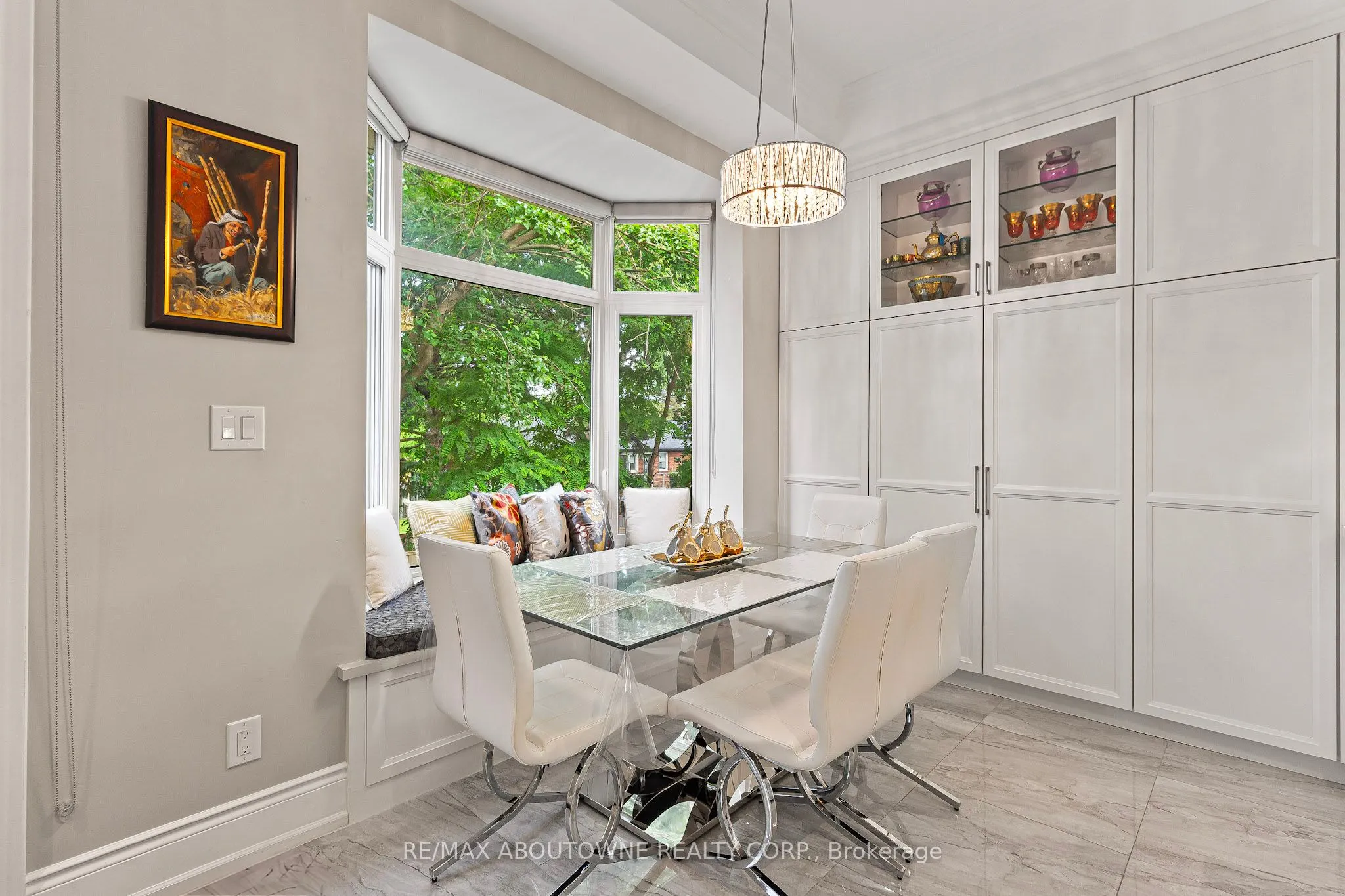 569 Wellington Crescent