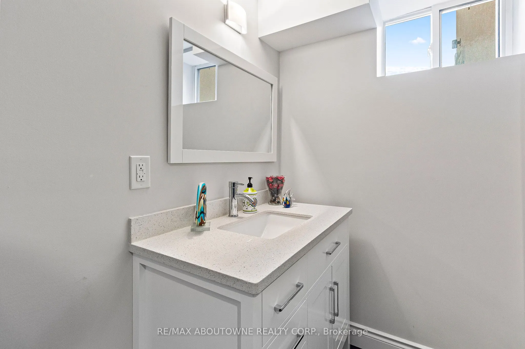 569 Wellington Crescent
