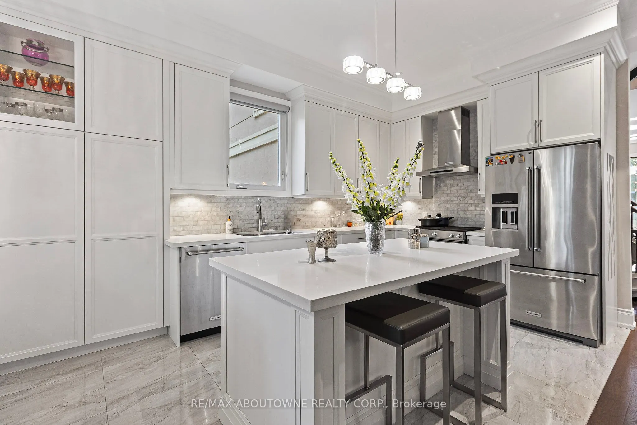569 Wellington Crescent
