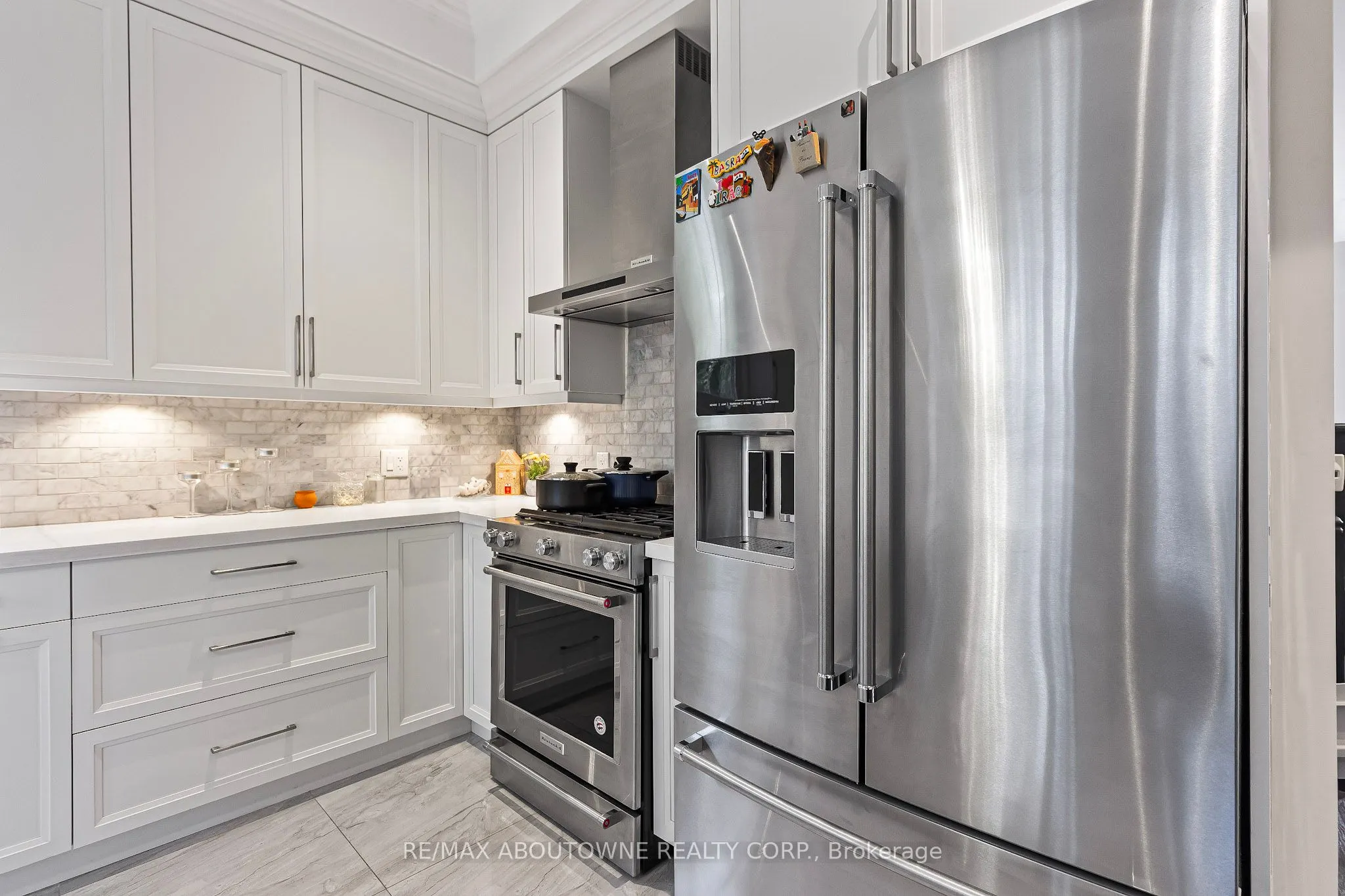 569 Wellington Crescent