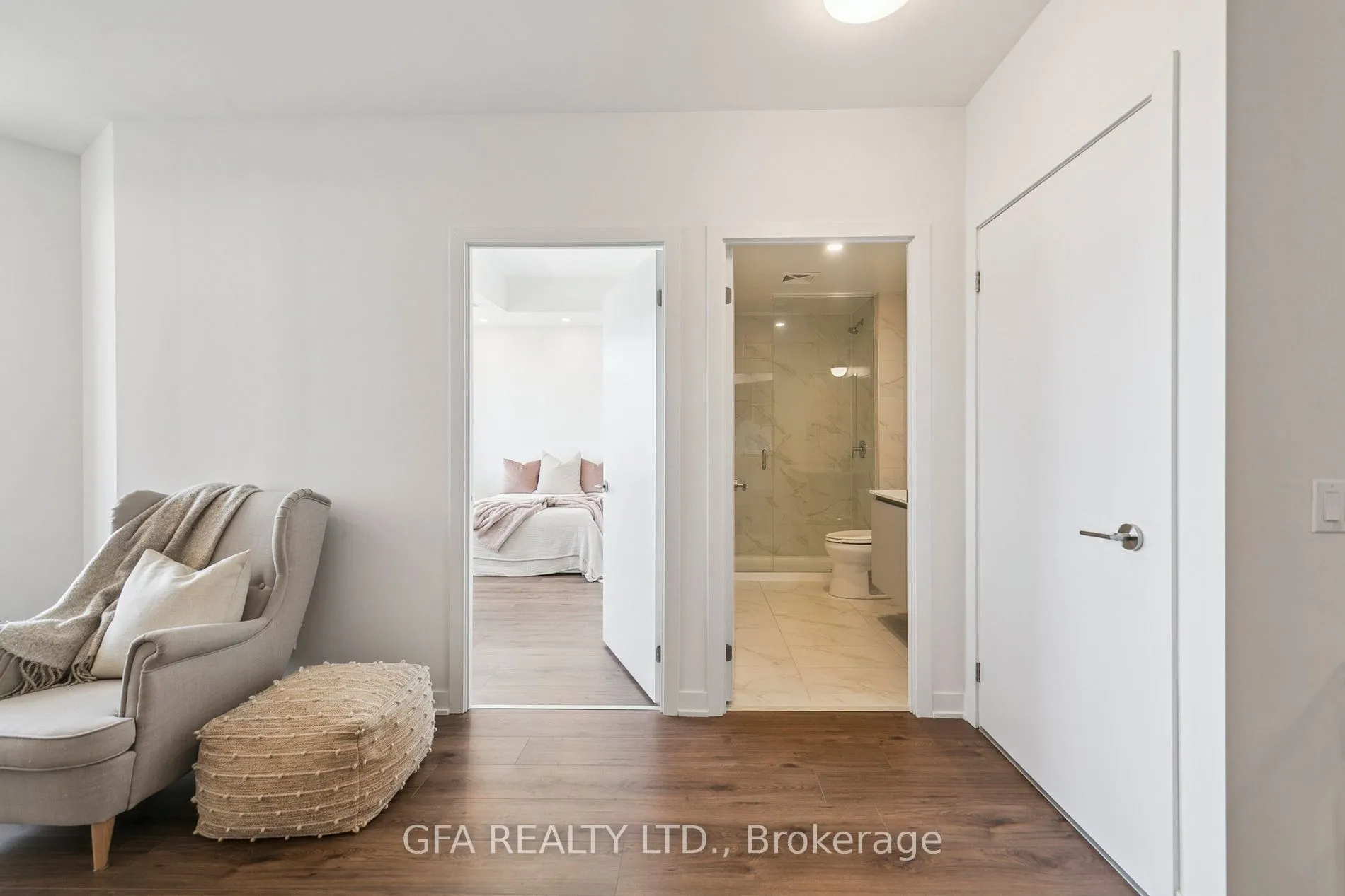405 Dundas Street W, #LPH19