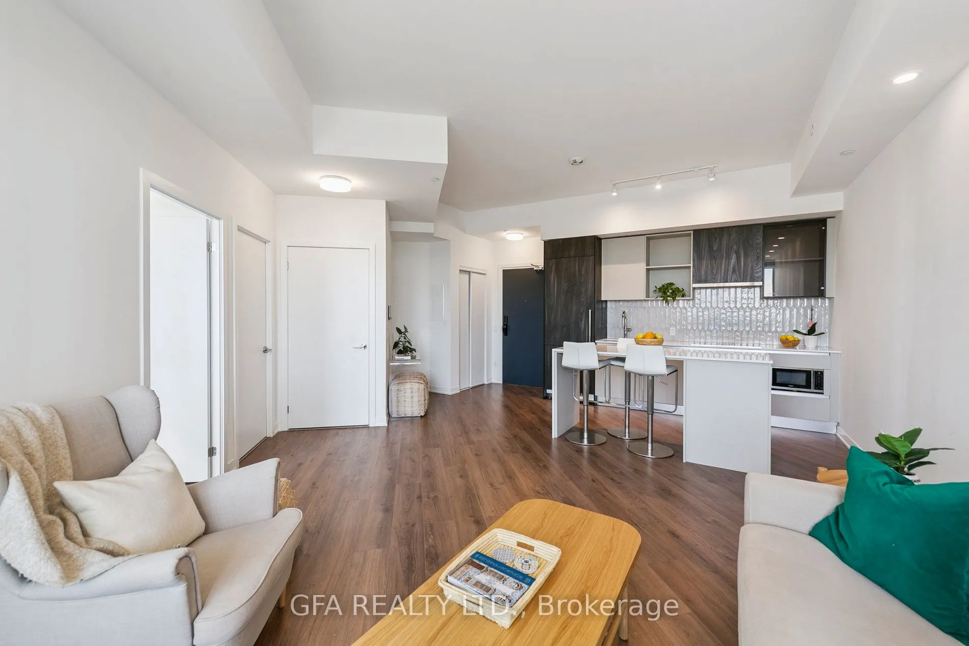 405 Dundas Street W, #LPH19