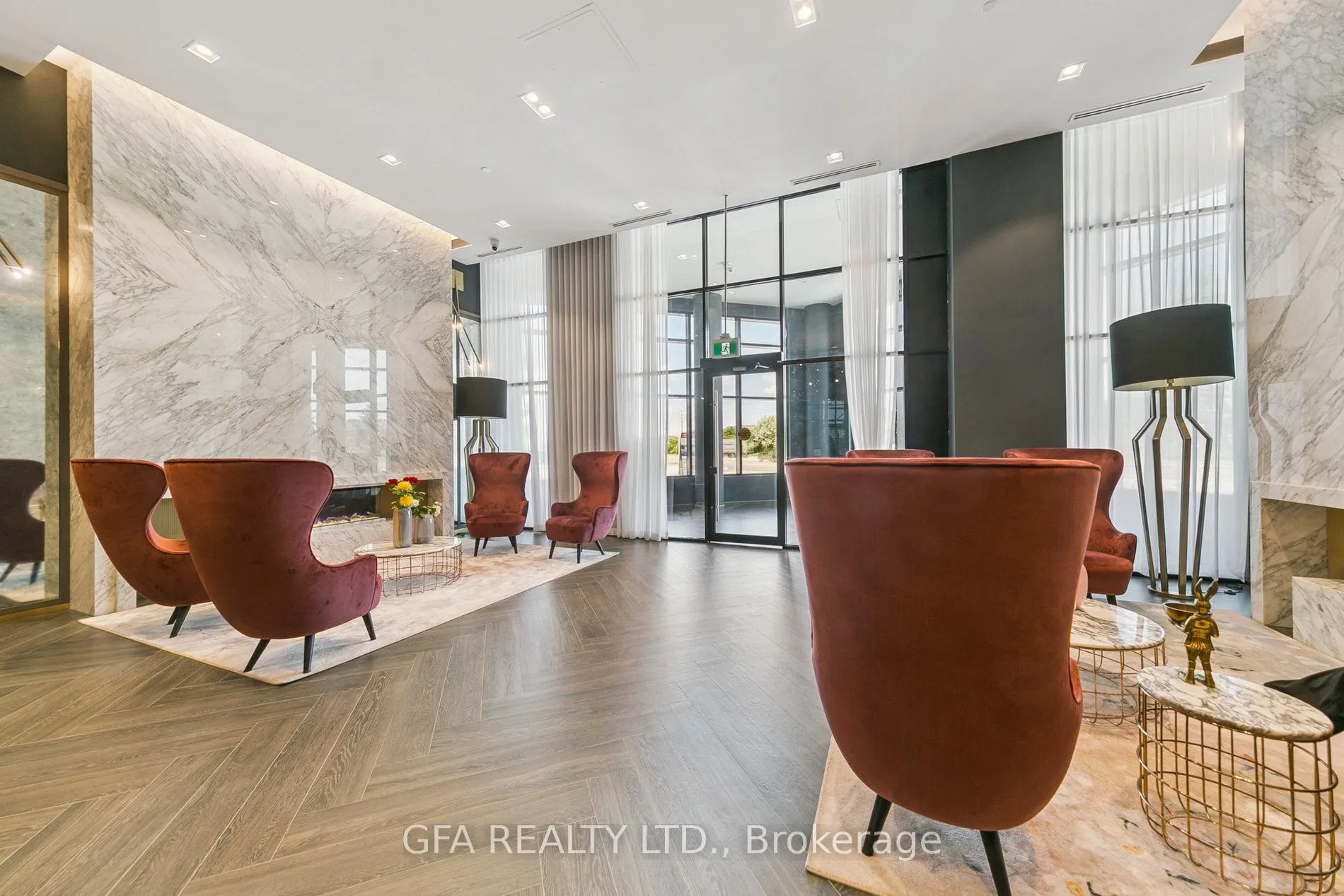 405 Dundas Street W, #LPH19