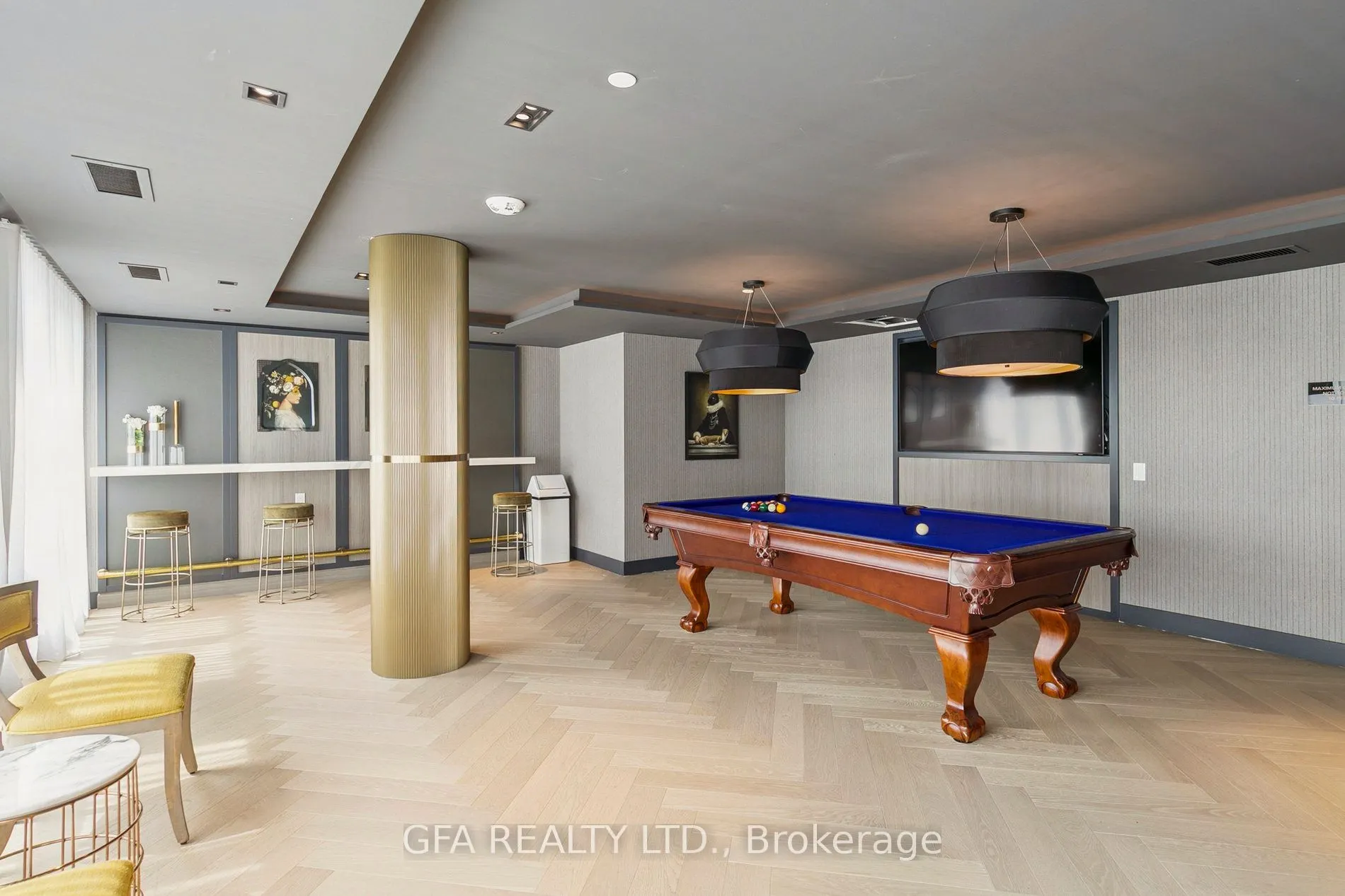 405 Dundas Street W, #LPH19