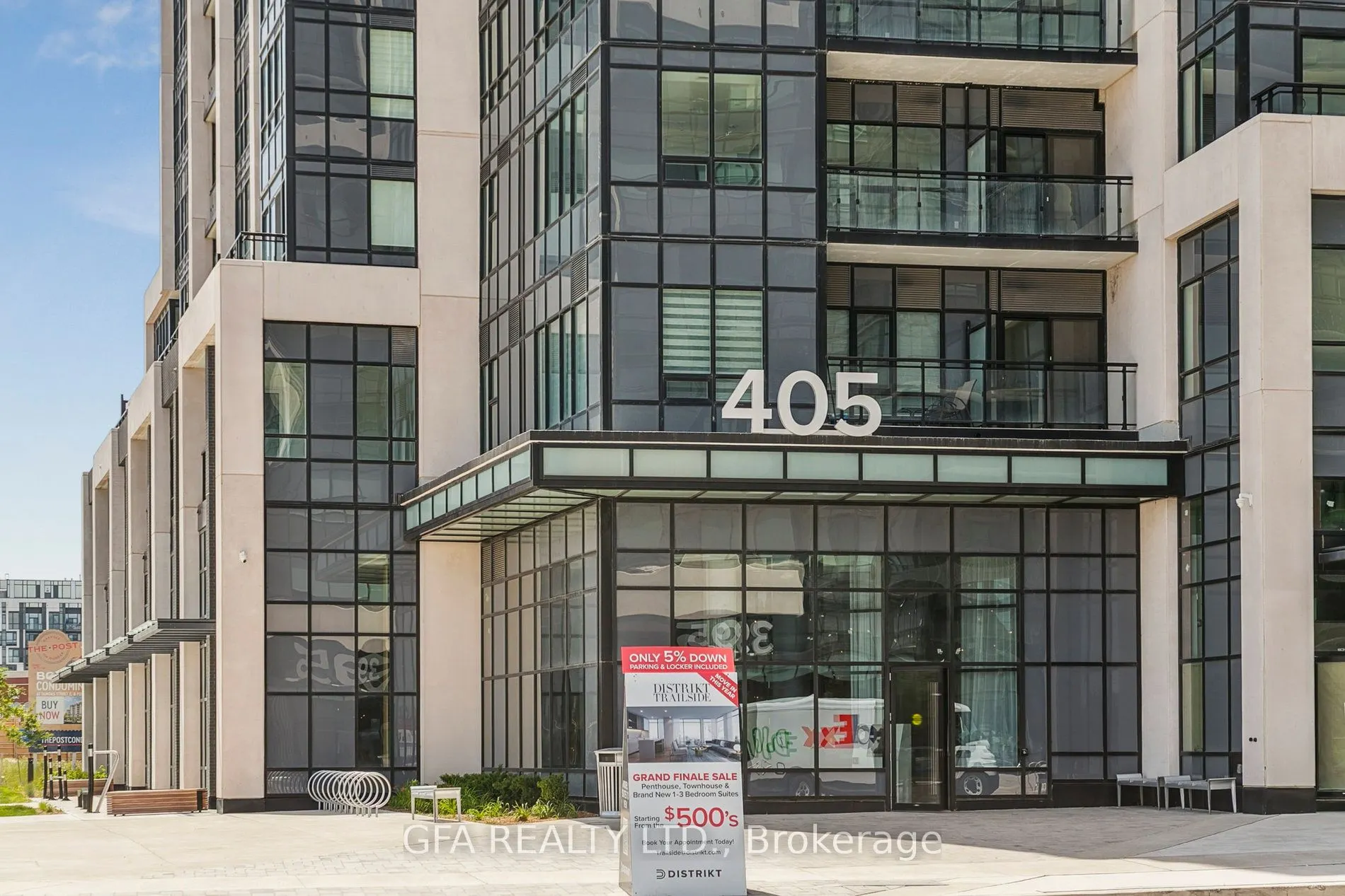 405 Dundas Street W, #LPH19