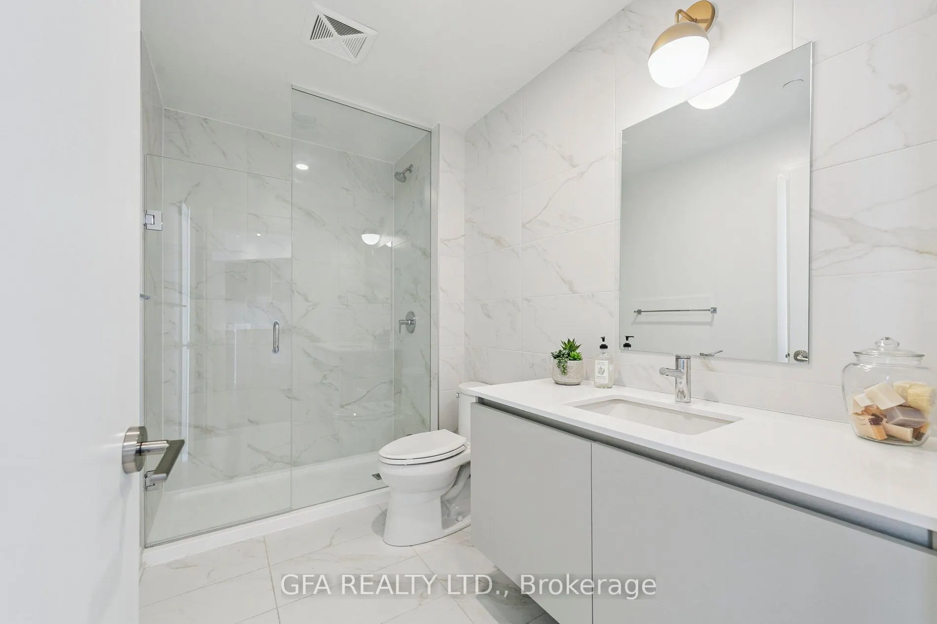 405 Dundas Street W, #LPH19