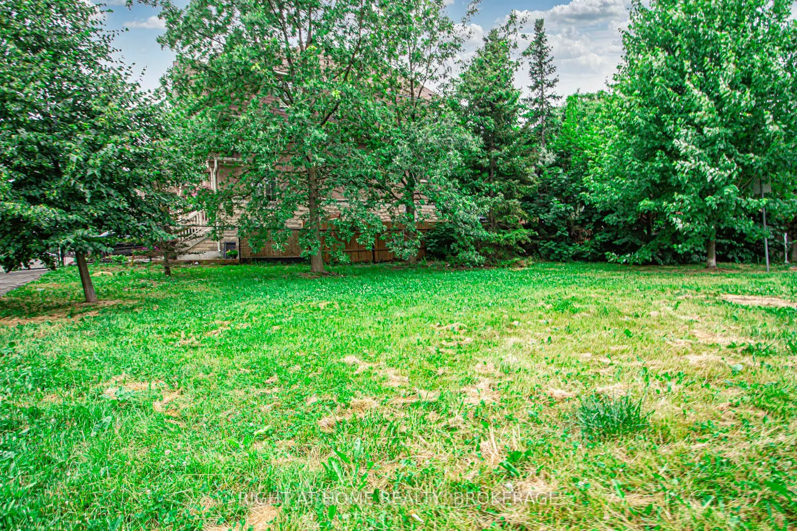 1358 Granrock Crescent