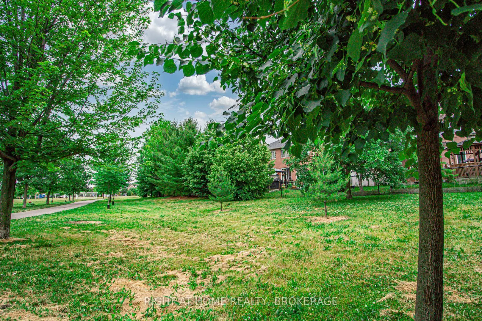 1358 Granrock Crescent