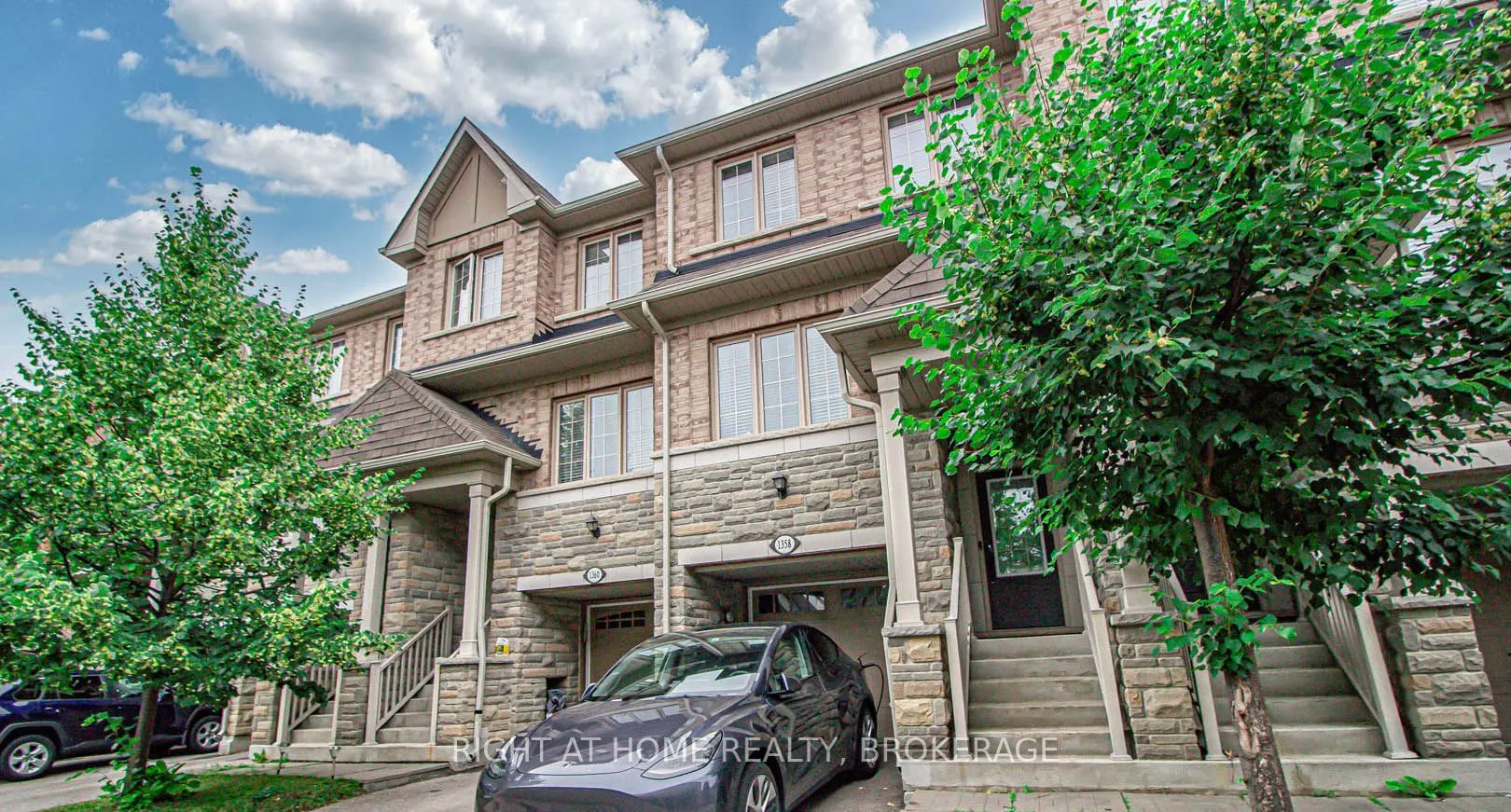 1358 Granrock Crescent