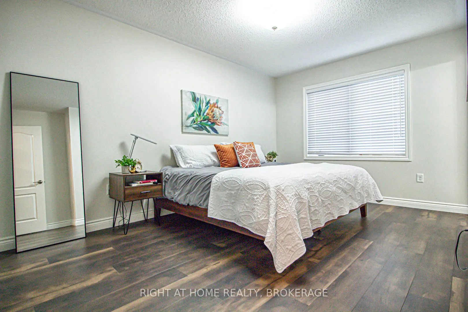 1358 Granrock Crescent