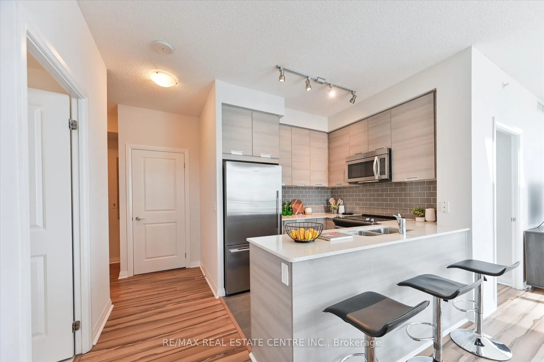 55 Eglinton Avenue W, #1402