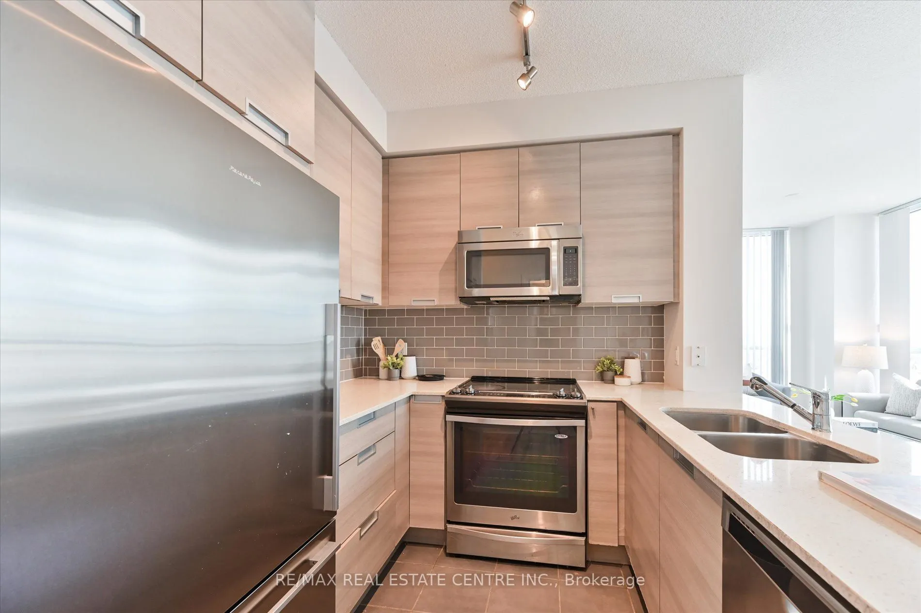 55 Eglinton Avenue W, #1402