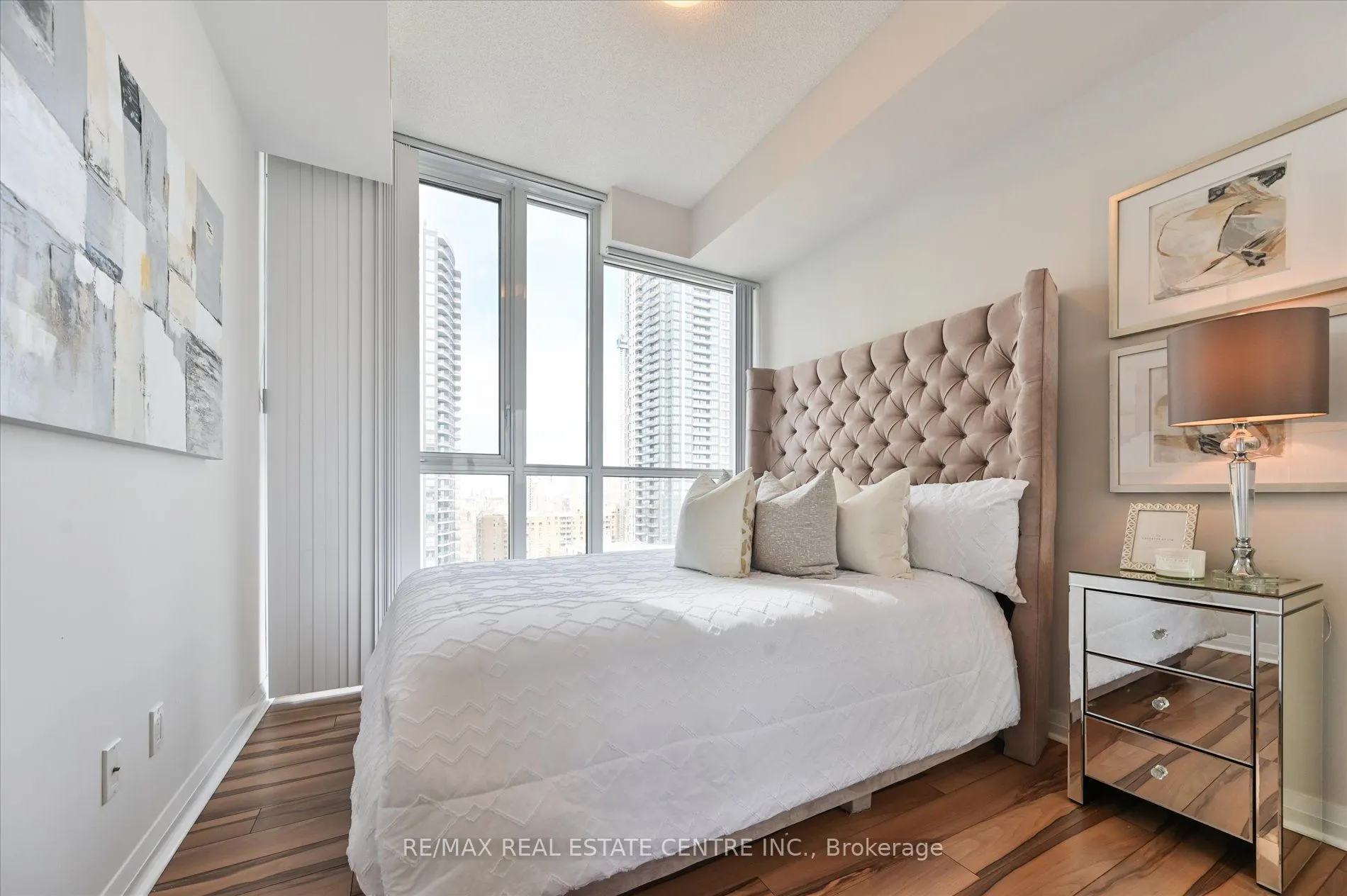 55 Eglinton Avenue W, #1402