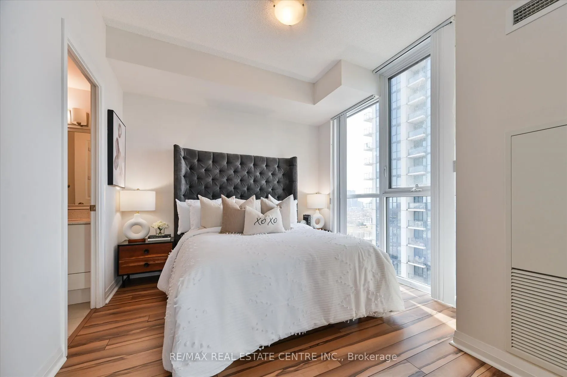 55 Eglinton Avenue W, #1402