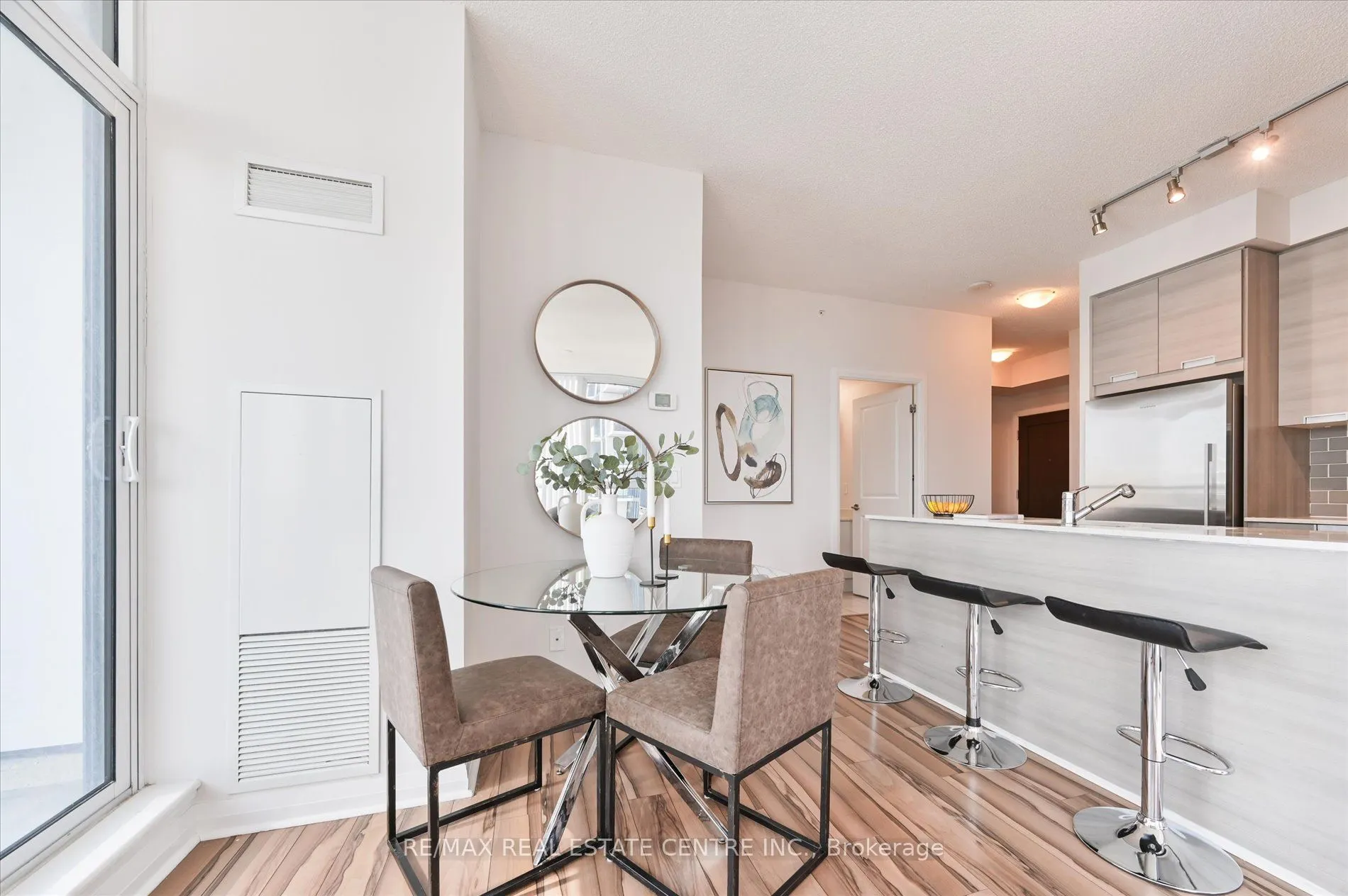 55 Eglinton Avenue W, #1402