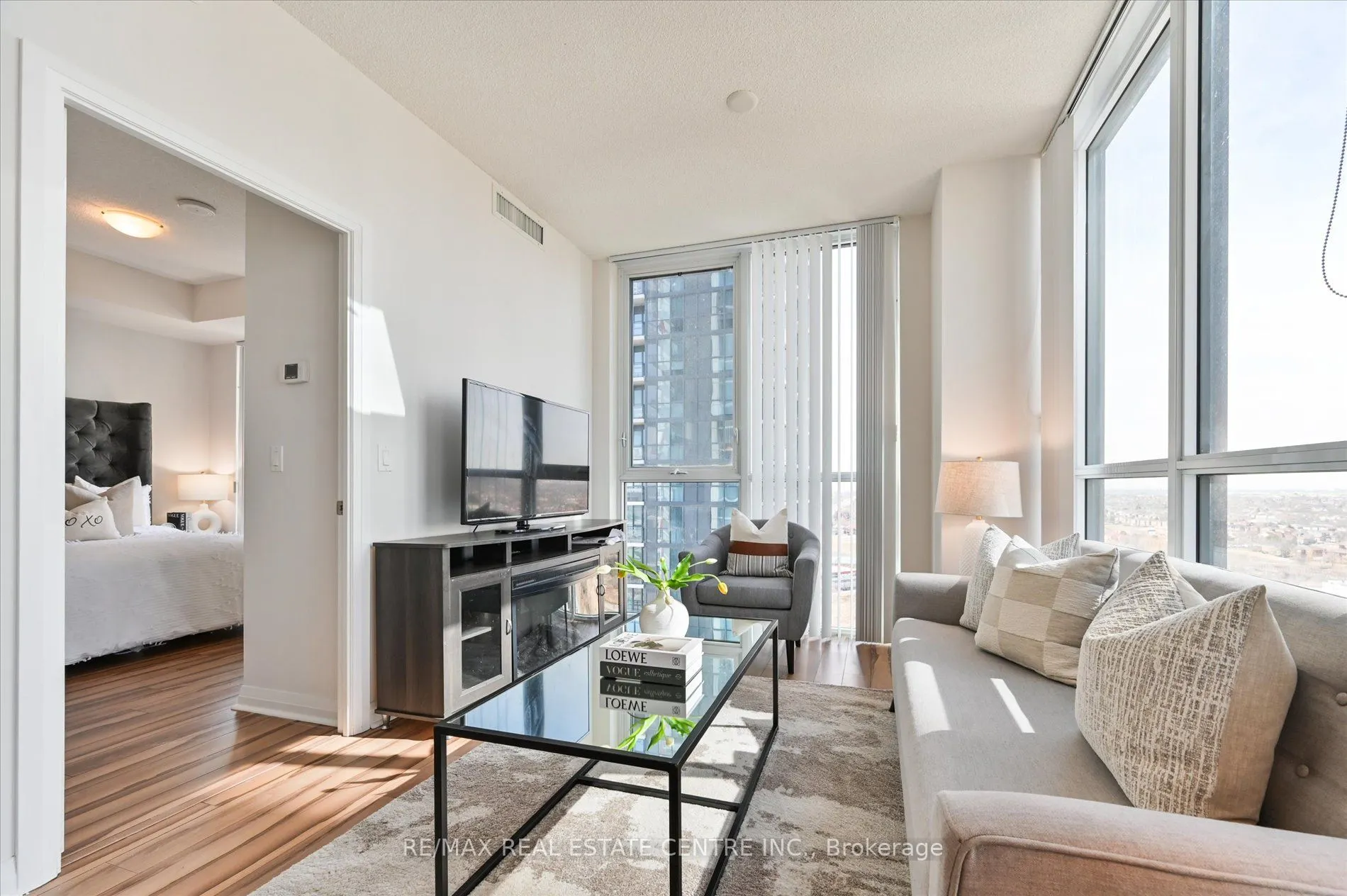 55 Eglinton Avenue W, #1402