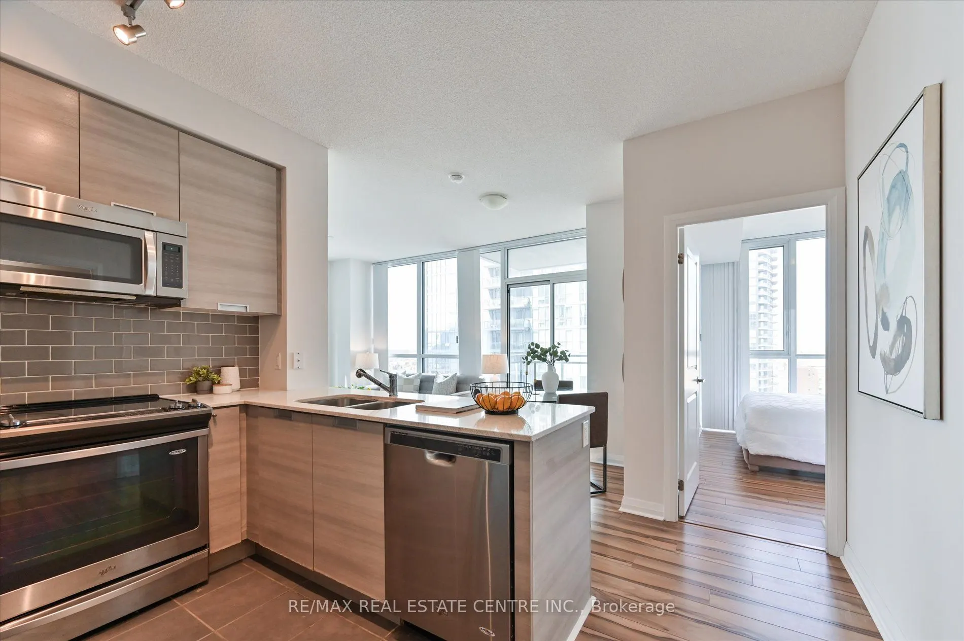 55 Eglinton Avenue W, #1402